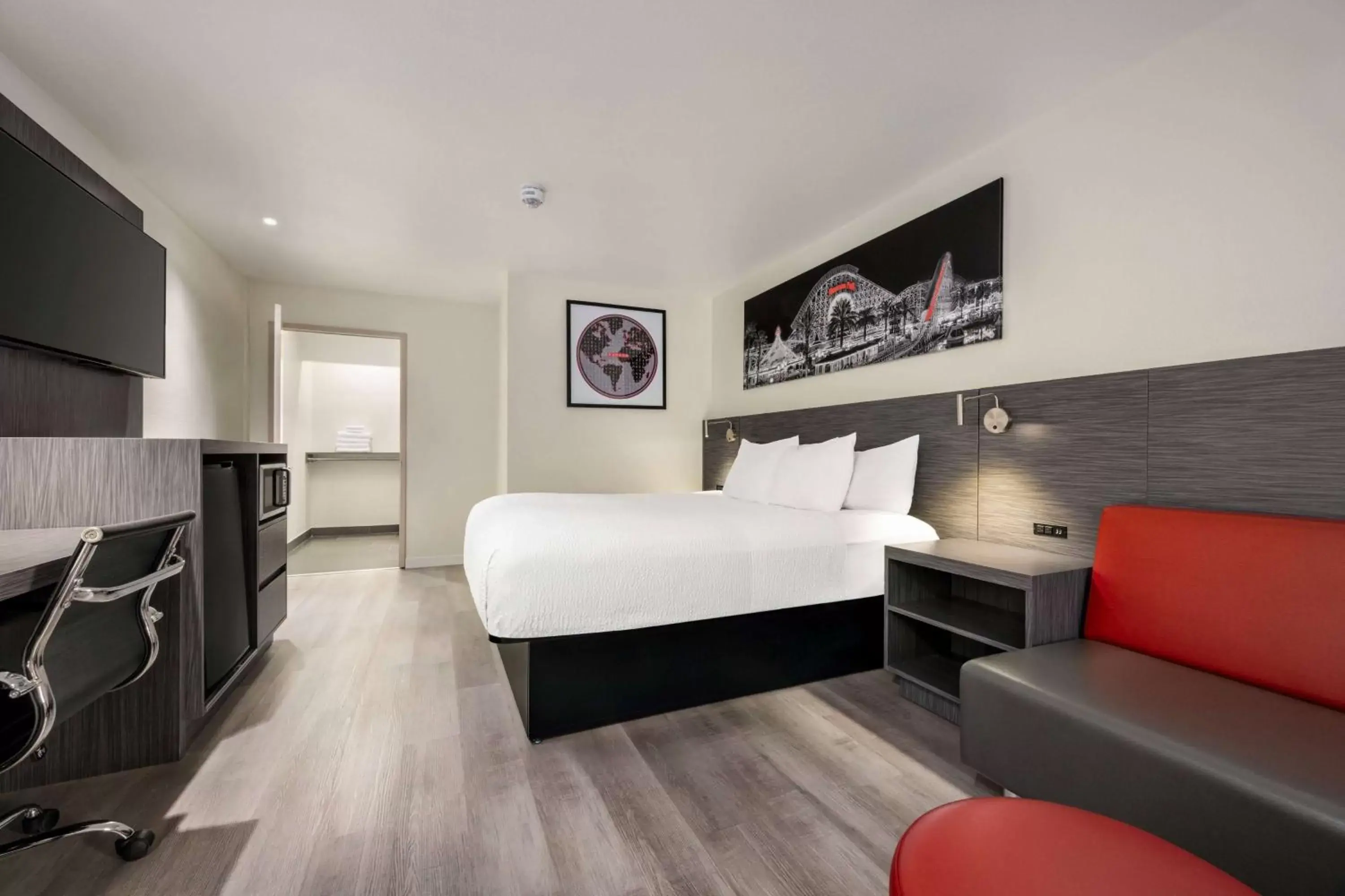 Photo of the whole room, Bed in Ramada by Wyndham Anaheim Convention Center