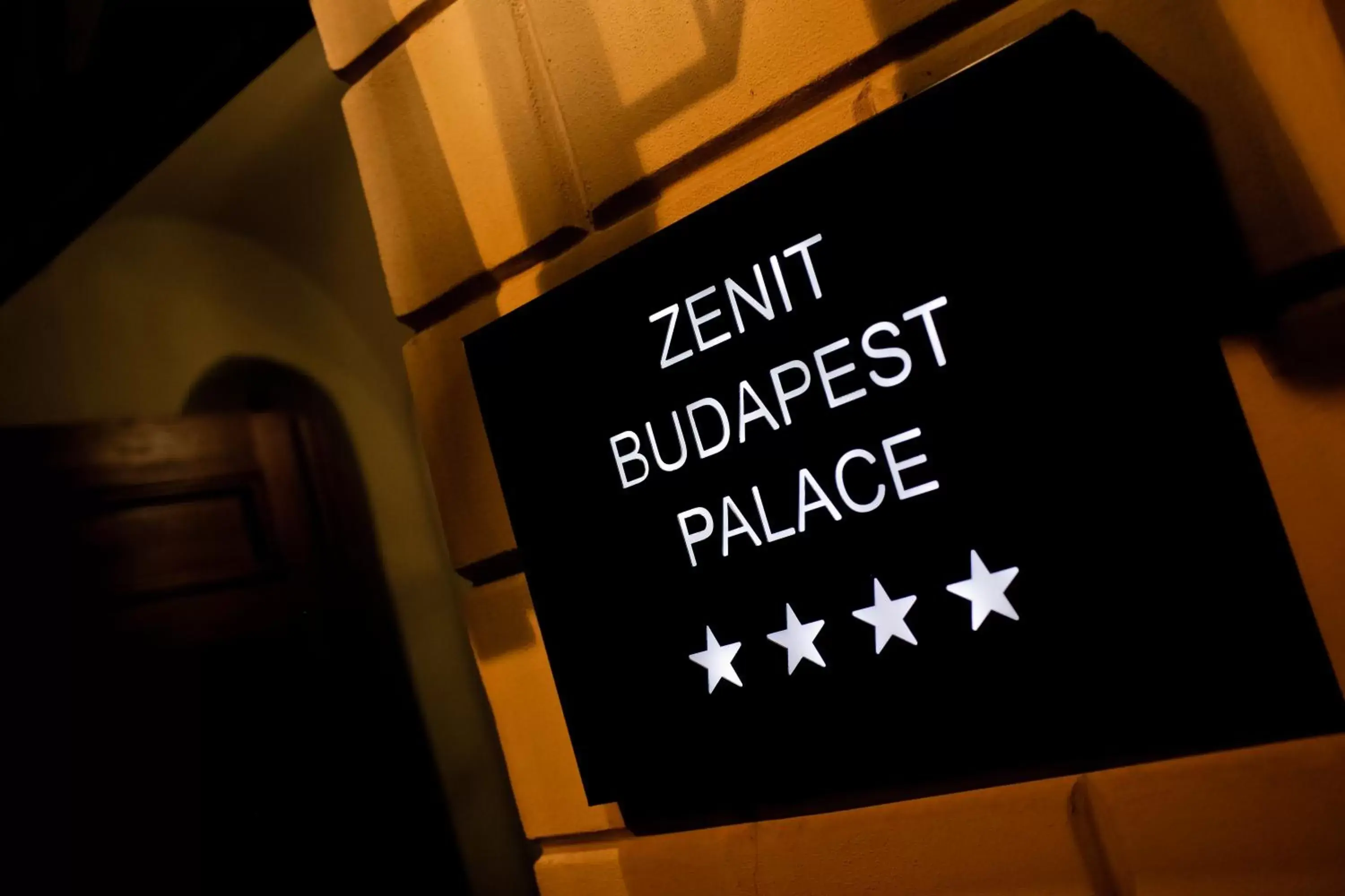 Property logo or sign in Hotel Zenit Budapest Palace