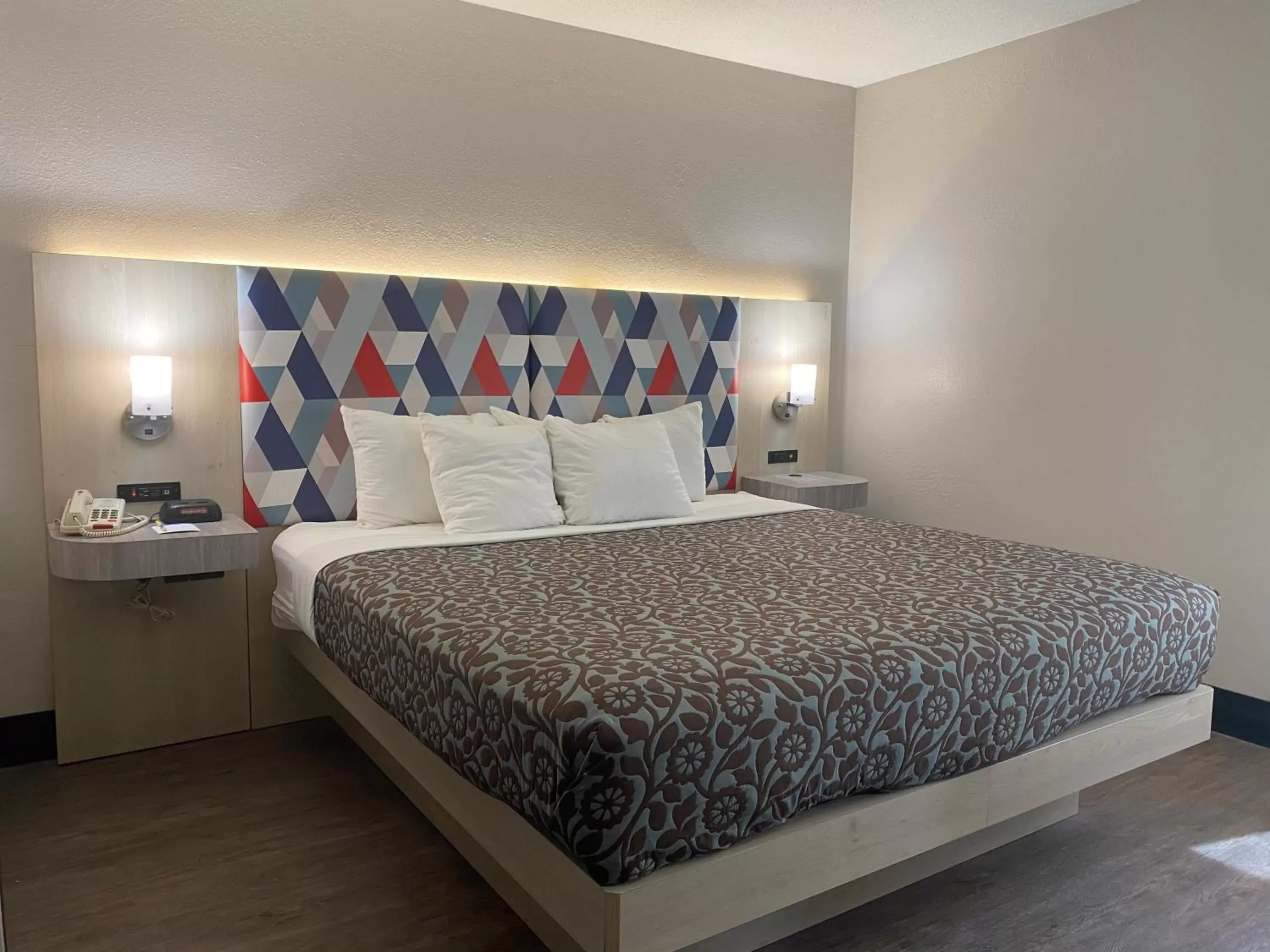 Bedroom, Bed in Days Inn & Suites by Wyndham Peachtree Corners Norcross Bedroom, Bed in Days Inn & Suites by Wyndham Peachtree Corners Norcross