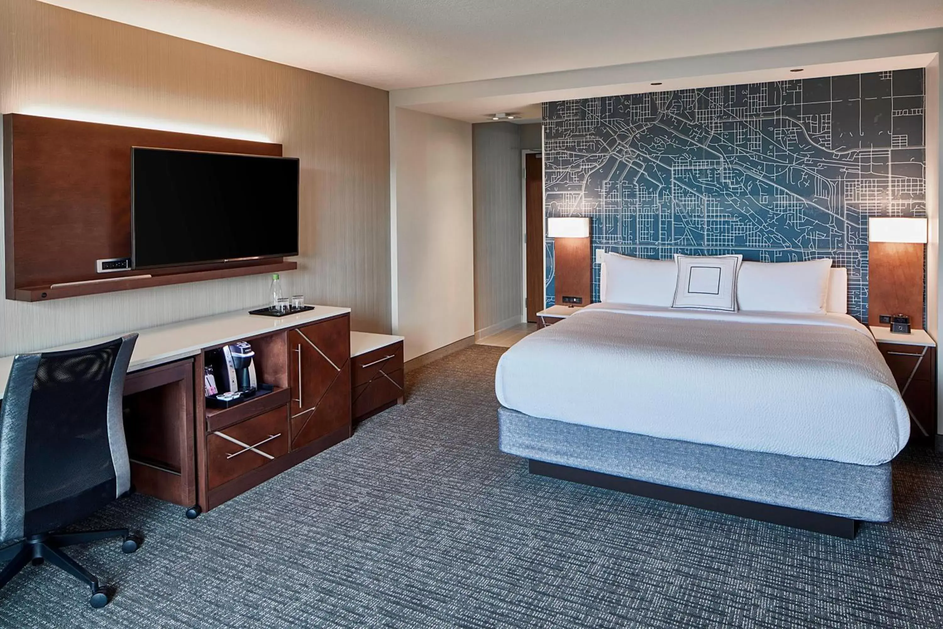 Photo of the whole room, Bed in Courtyard by Marriott Minneapolis West
