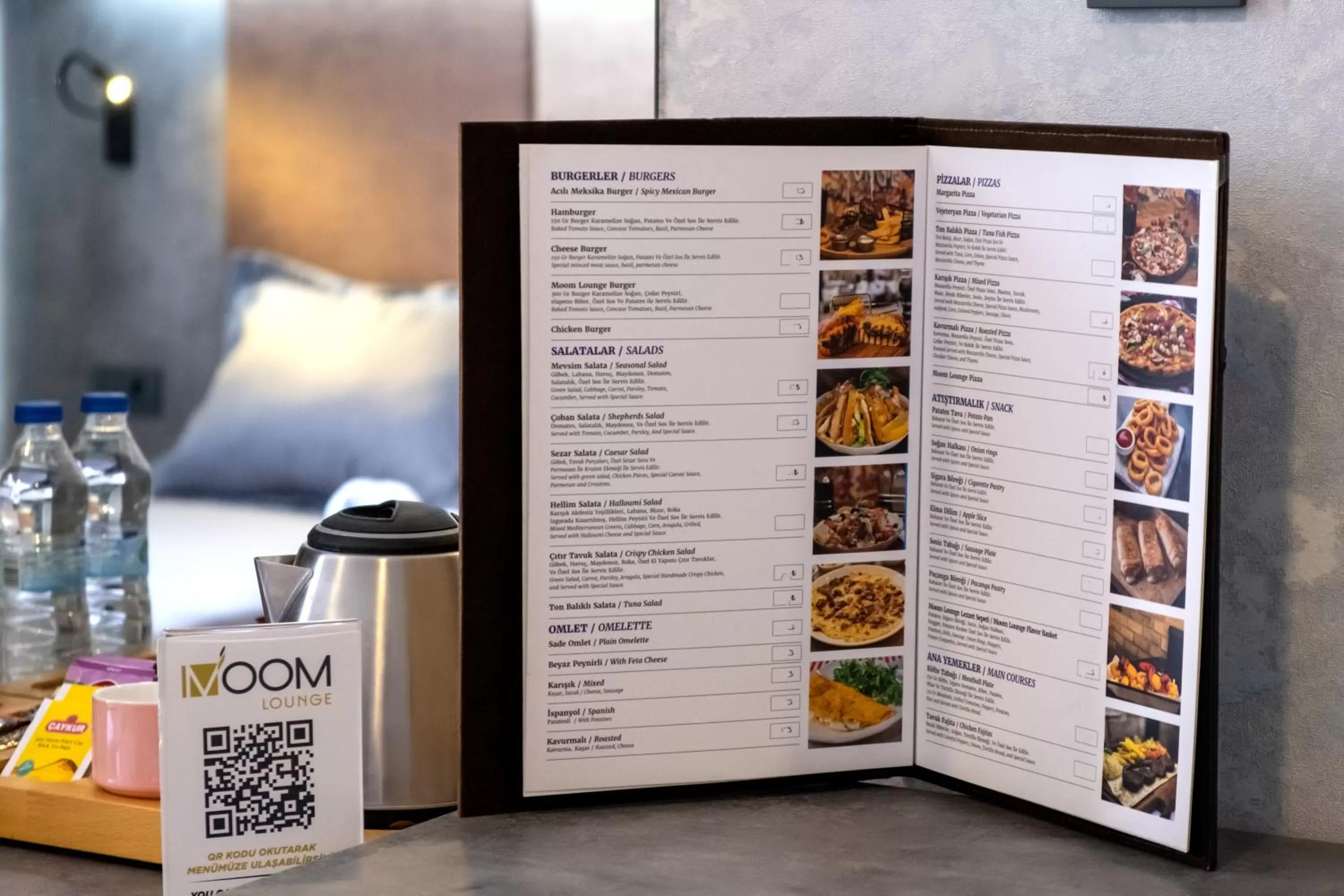 Food and drinks in The Queen Hotel