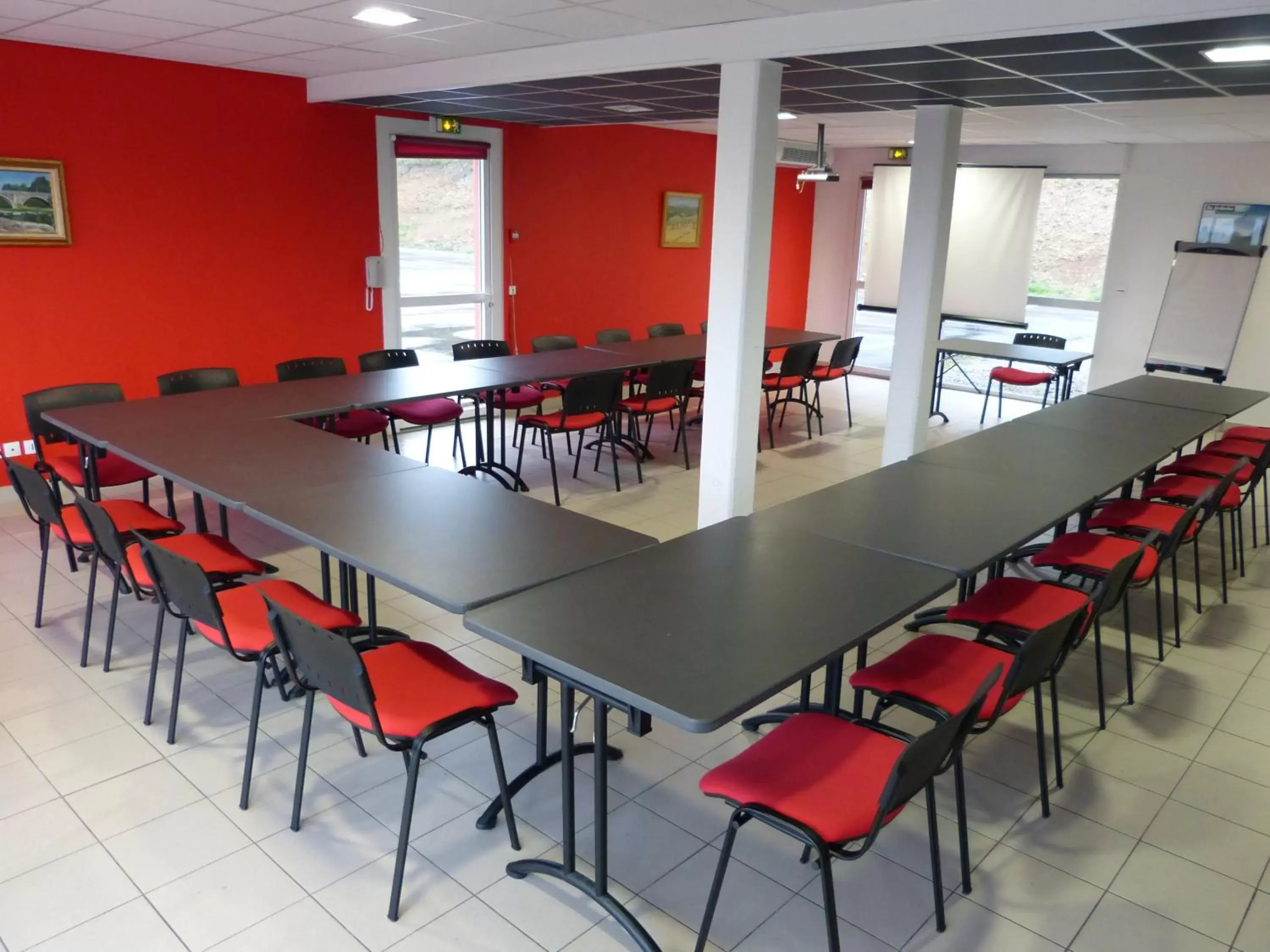 Business facilities in Hotel Restaurant Les Chataigniers