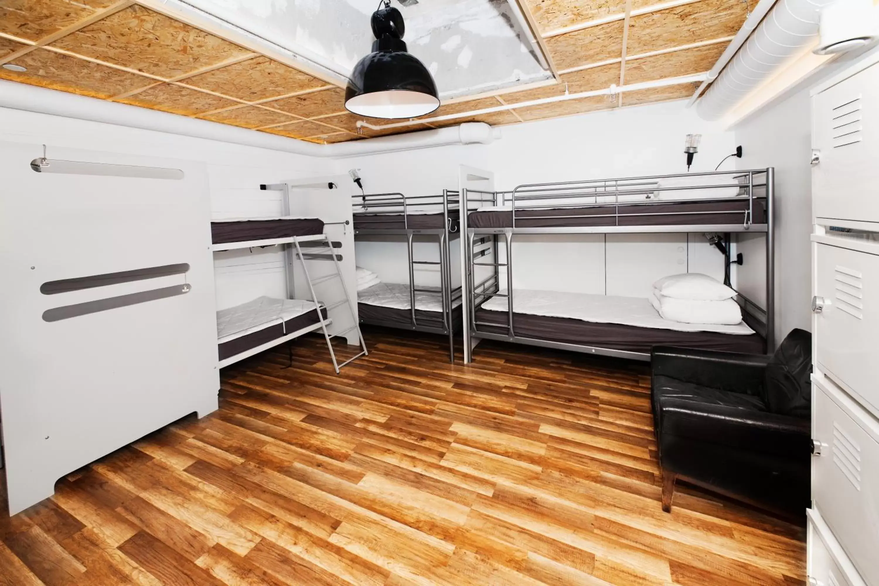 Photo of the whole room, Bunk Bed in City Backpackers Hostel