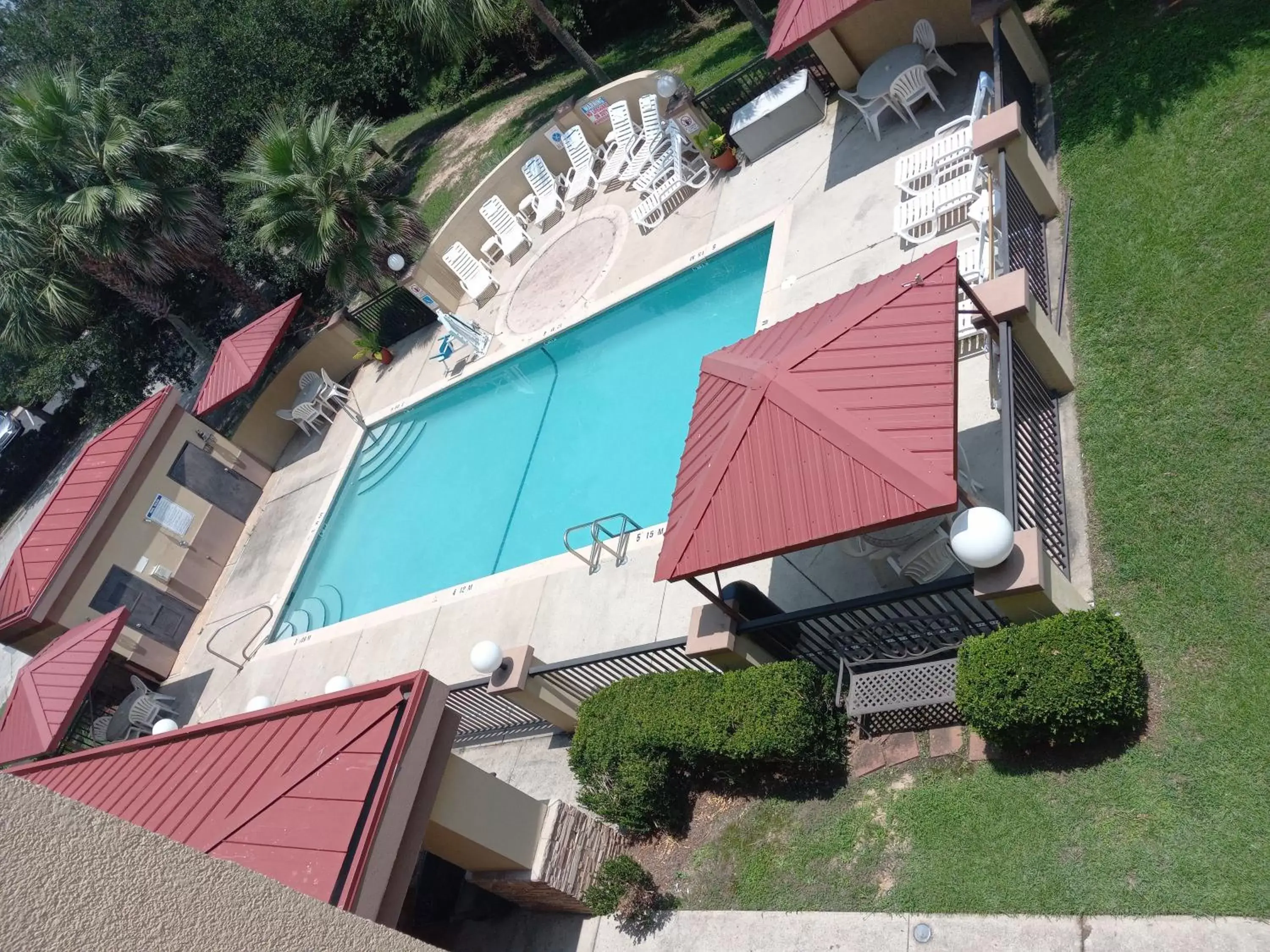 Swimming pool, Pool View in Comfort Suites Mobile East Bay