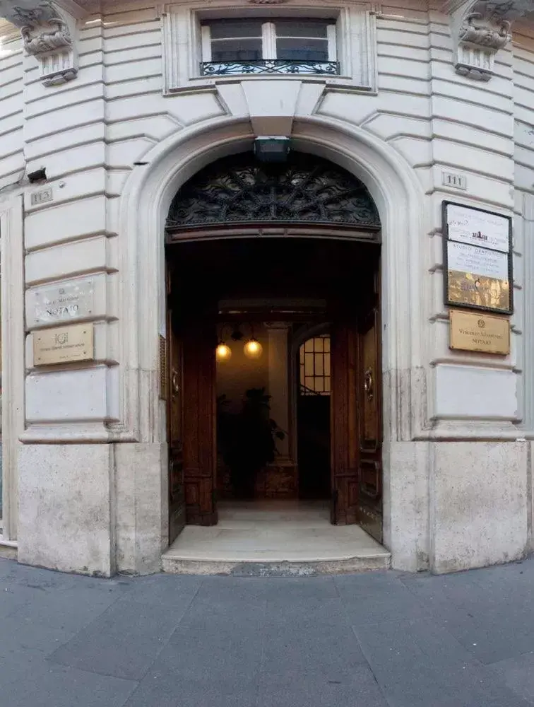 Facade/Entrance in Residenza Vatican Suite