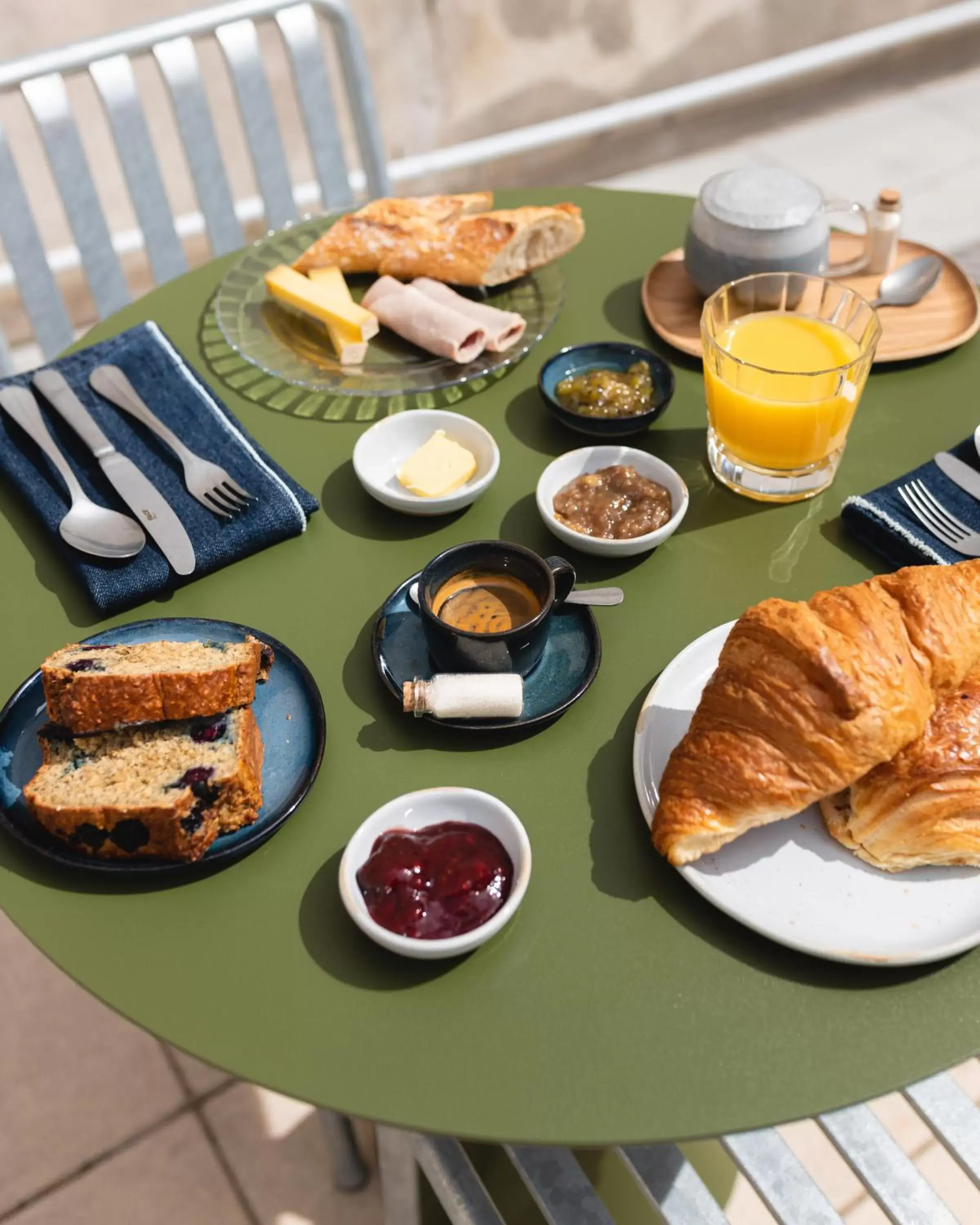 Patio, Breakfast in Hôtel Rosalie