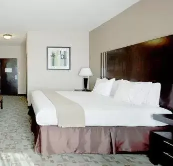 Bed in Holiday Inn Express Hotel & Suites Houston NW Beltway 8-West Road, an IHG Hotel
