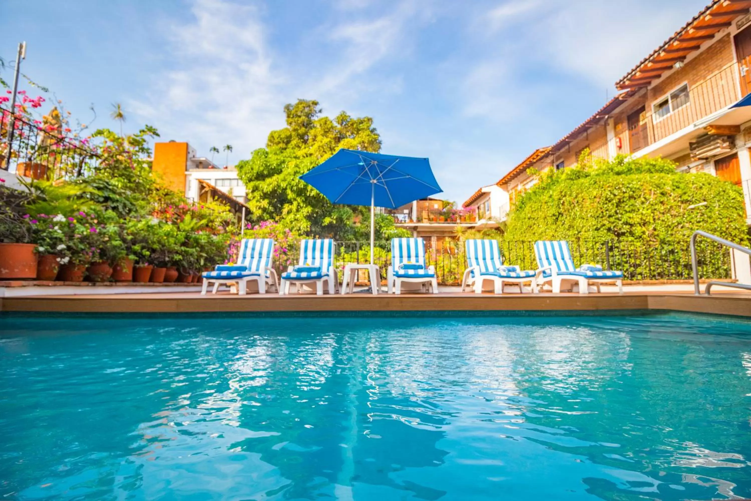 Property building, Swimming Pool in Hotel Posada De Roger