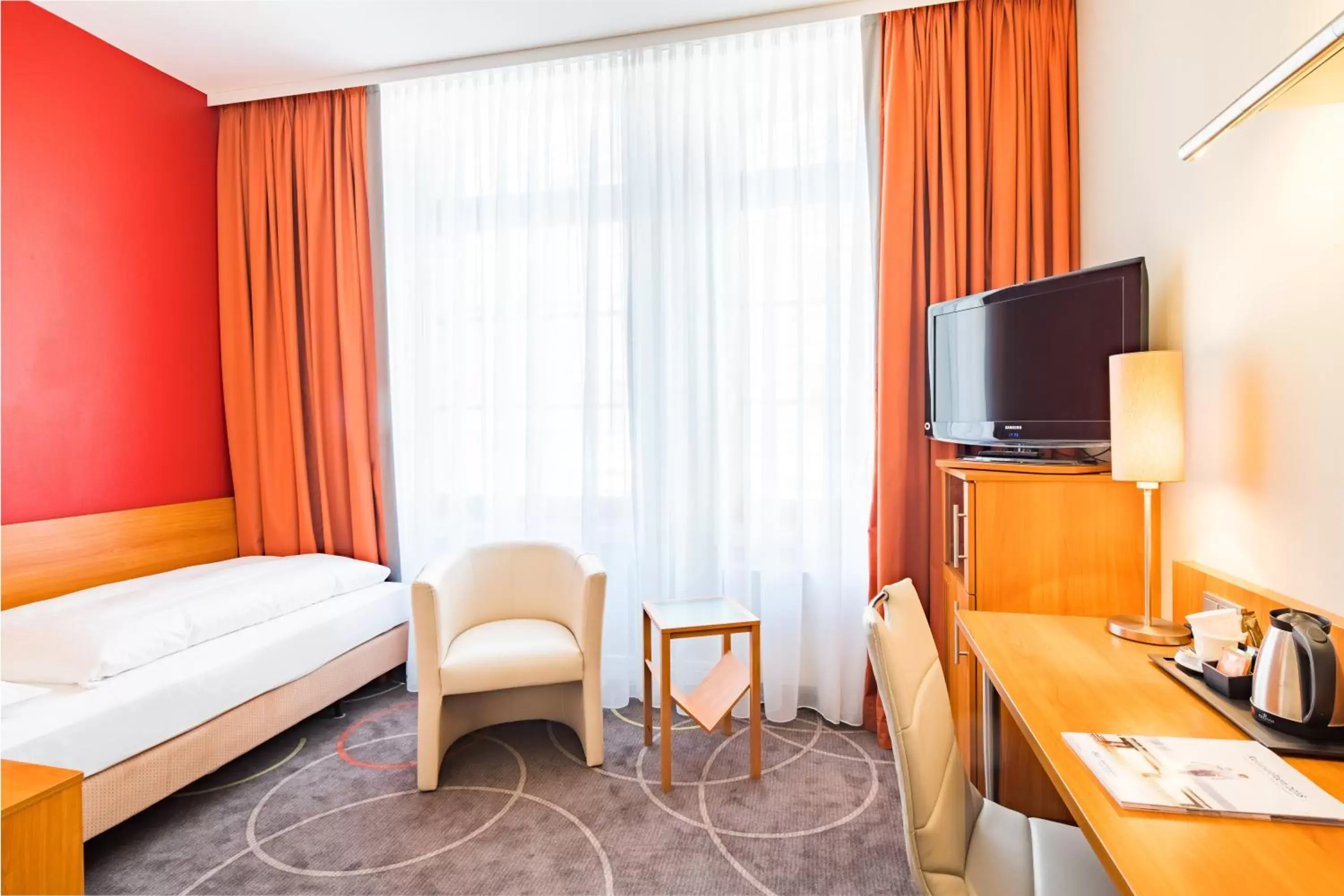 Photo of the whole room, TV/Entertainment Center in Best Western City Hotel Braunschweig