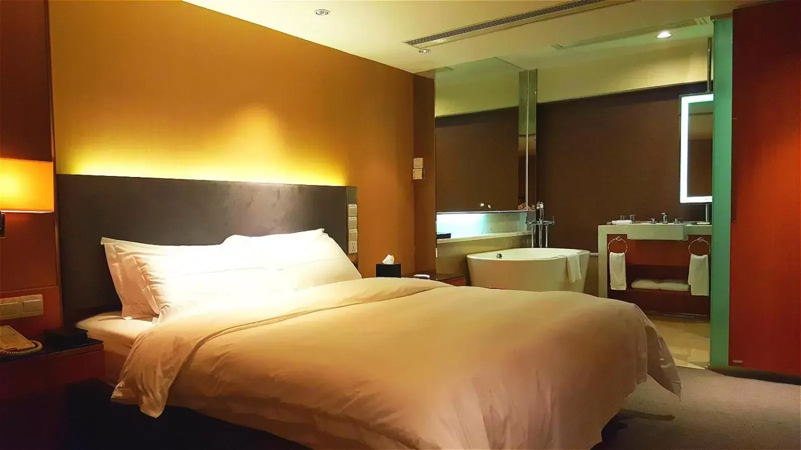 Bed in Grand Mercure Dongguan Humen