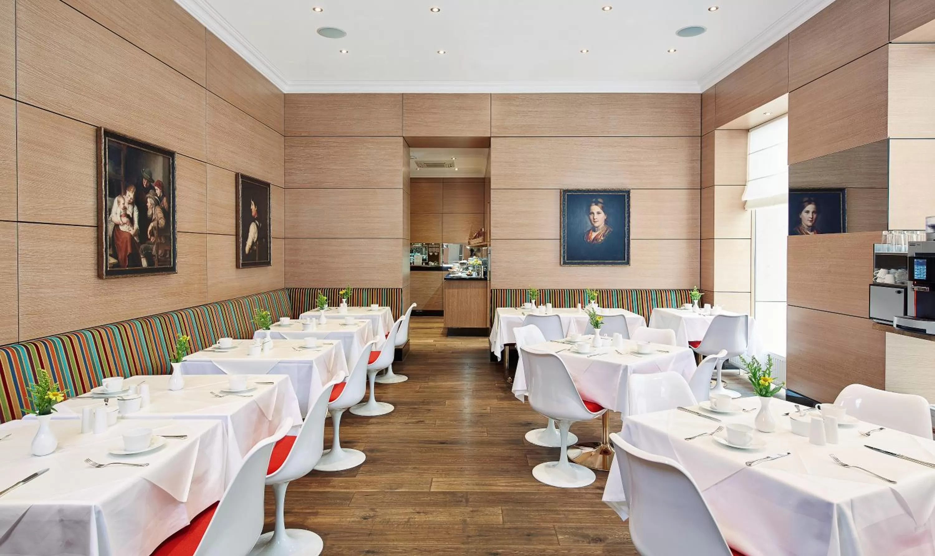 Restaurant/places to eat in Living Hotel an der Oper