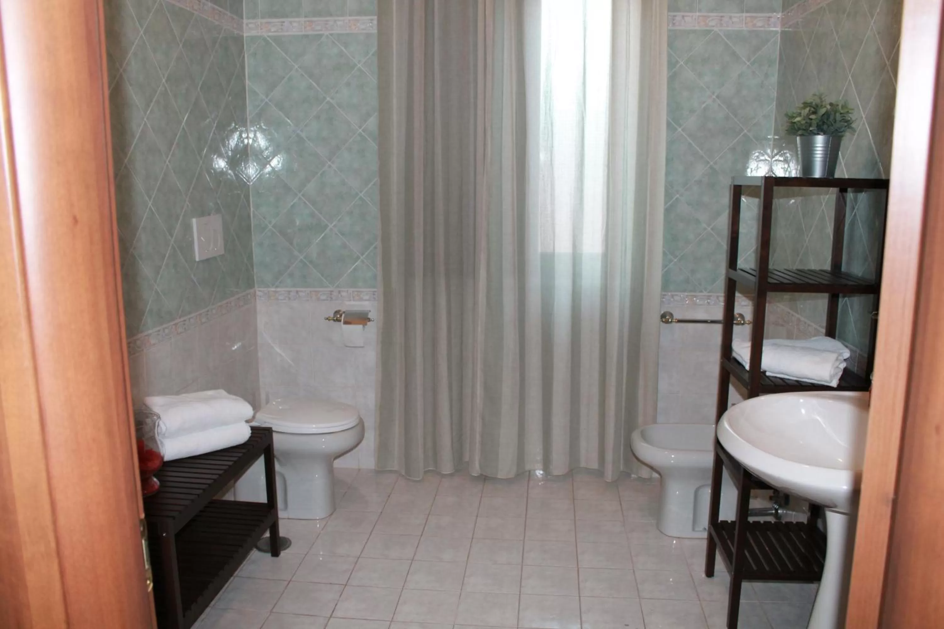 Shower in Sabrina Airport