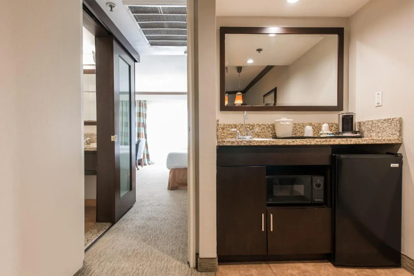 Seating area, Bathroom in Vanllee Hotel