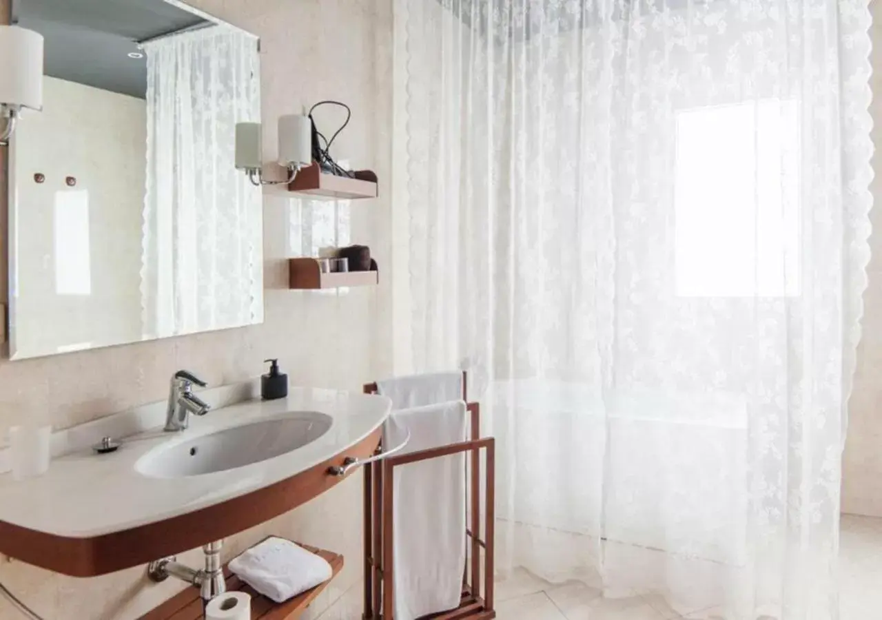 Bath, Bathroom in Hotel Boutique Villa Lorena by Charming Stay Adults Recommended