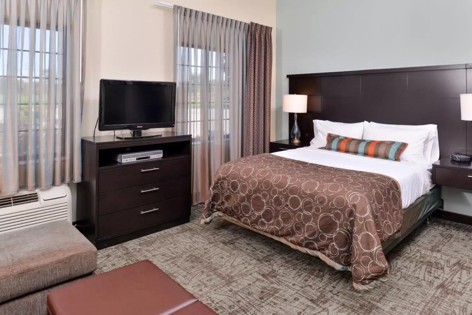 Bedroom, Bed in Staybridge Suites O'Fallon Chesterfield, an IHG Hotel