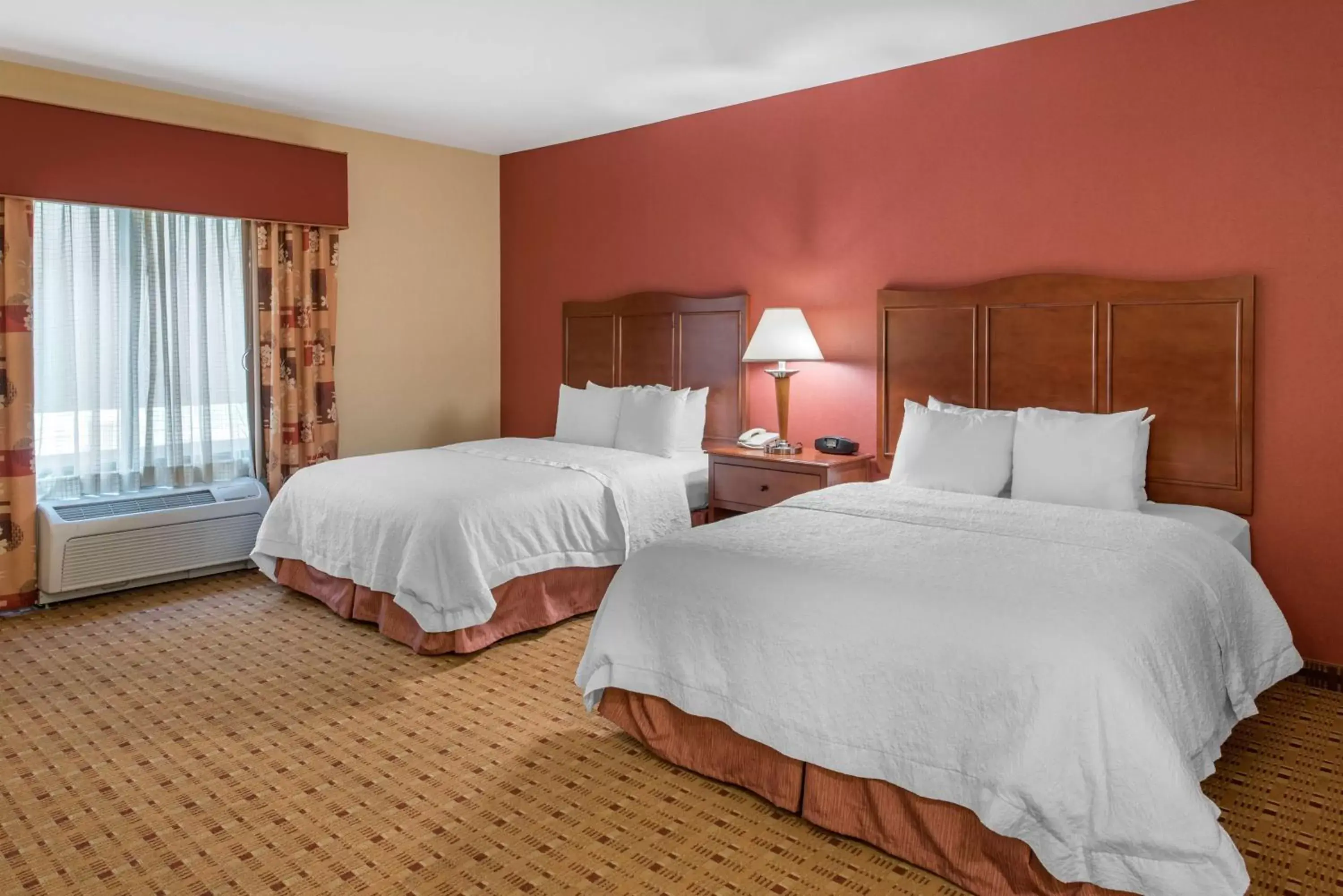 Bed in Hampton Inn & Suites Arcata