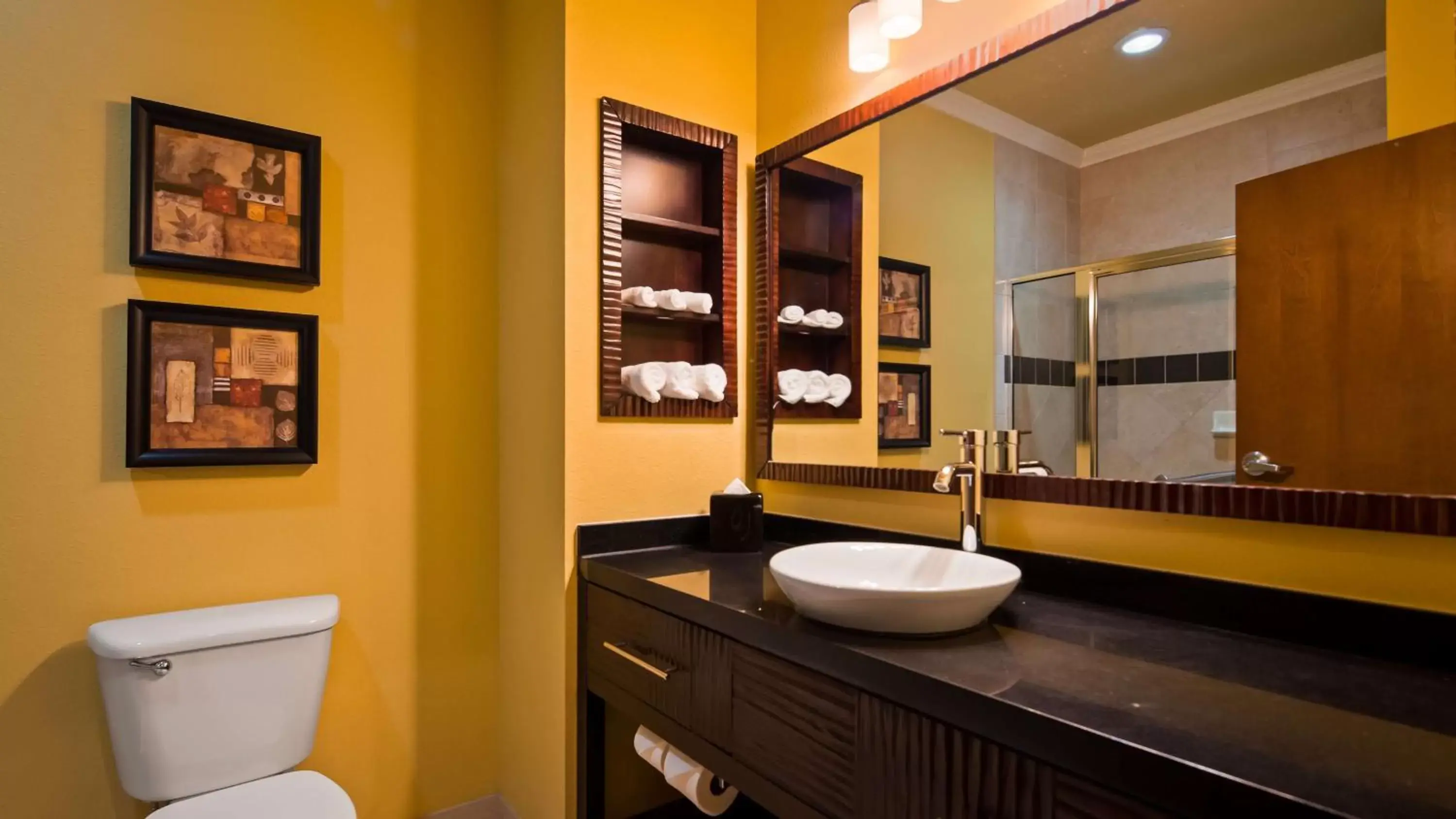 Bathroom in BEST WESTERN PLUS Christopher Inn and Suites