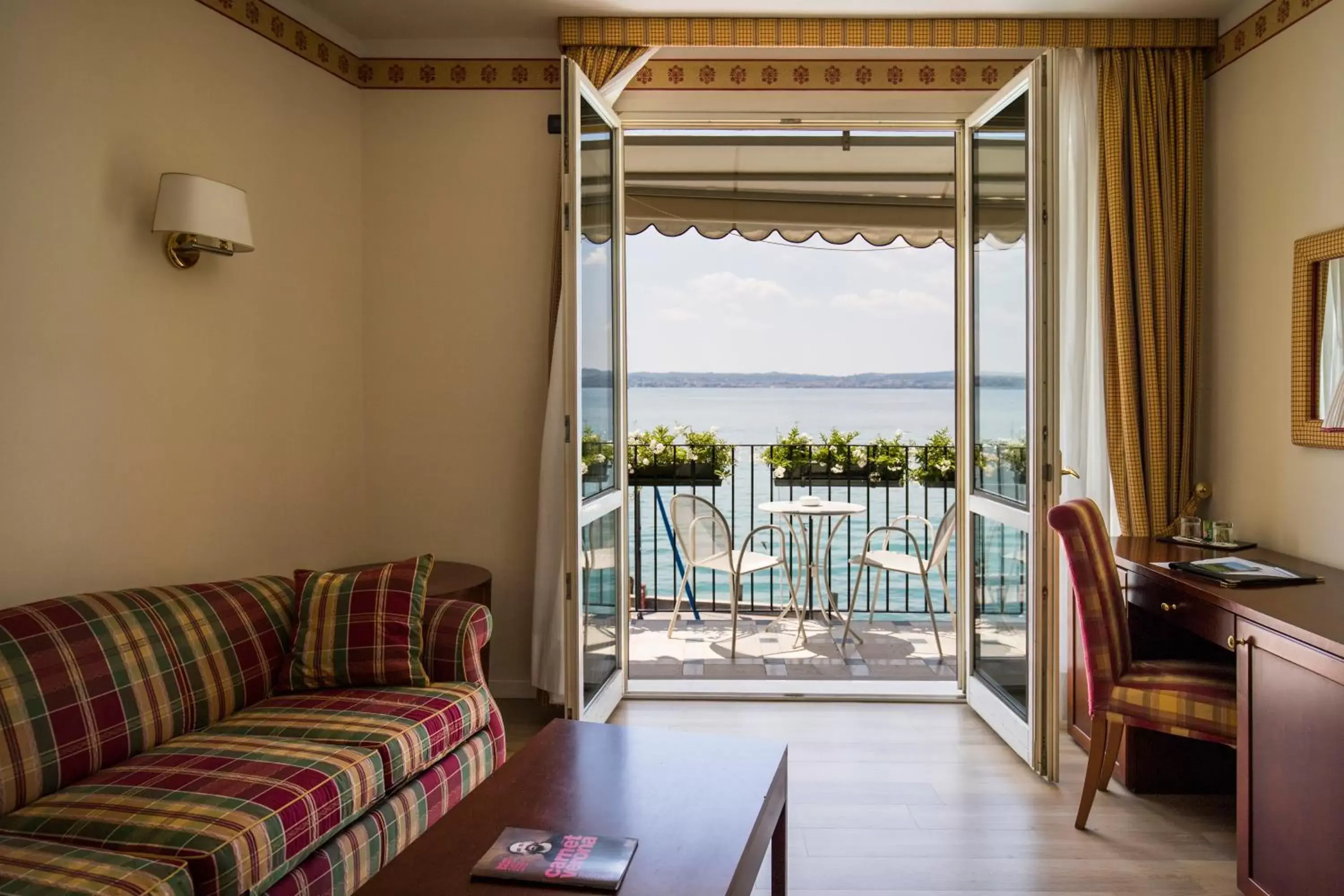 Balcony/Terrace, Seating Area in Hotel Sirmione