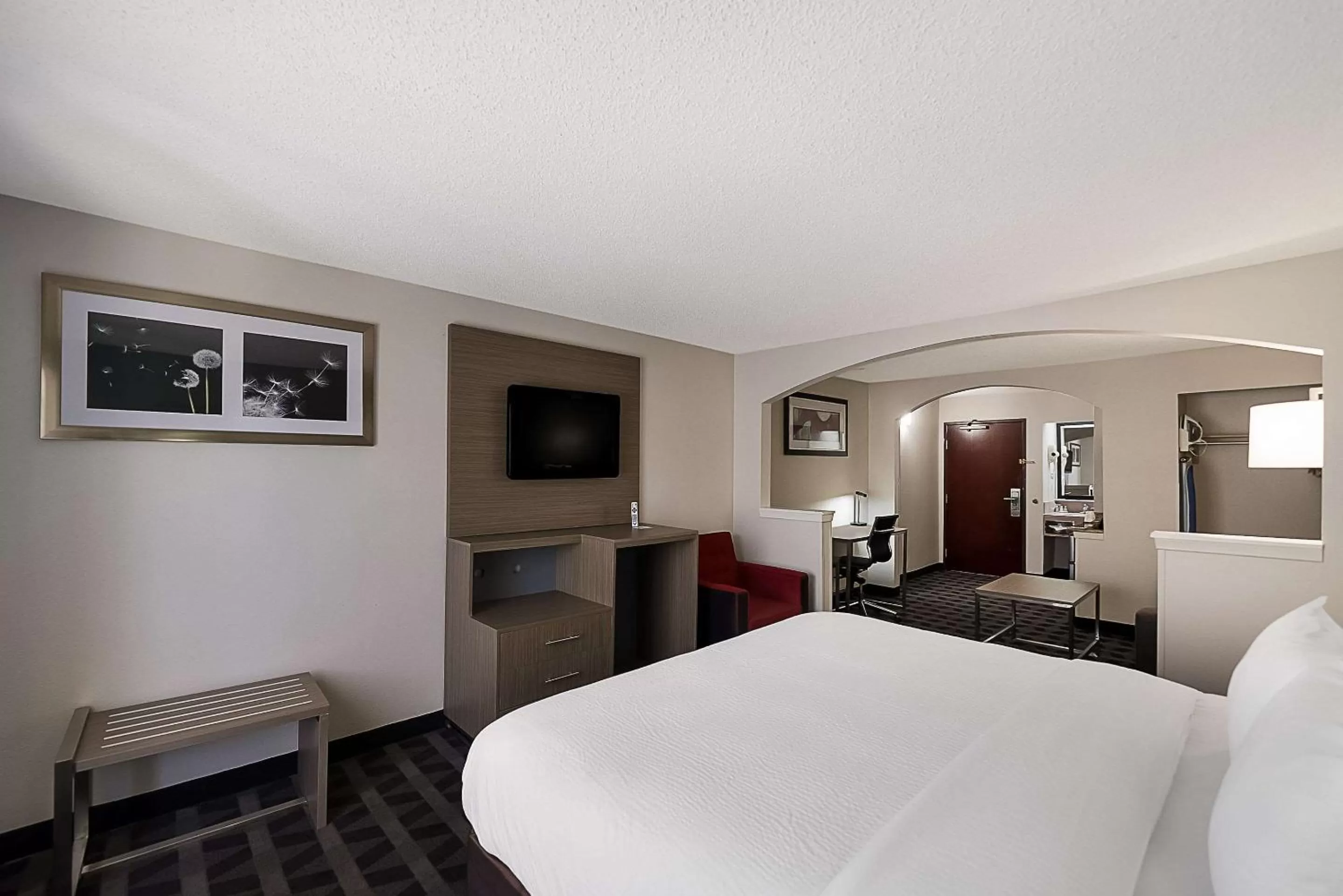 Bedroom, Bed in Quality Inn & Suites Irving DFW Airport South