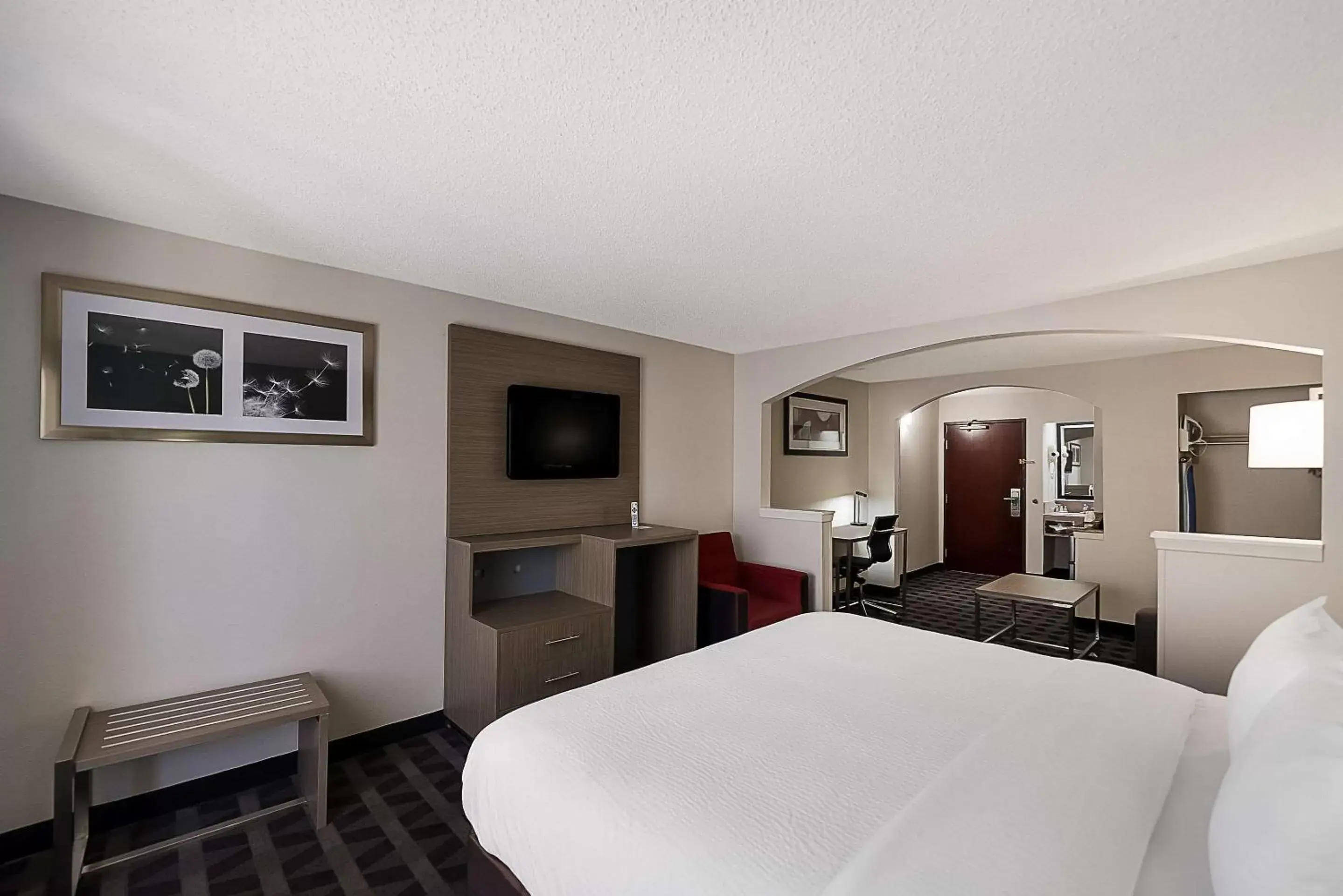 Bedroom, Bed in Quality Inn & Suites DFW Airport South