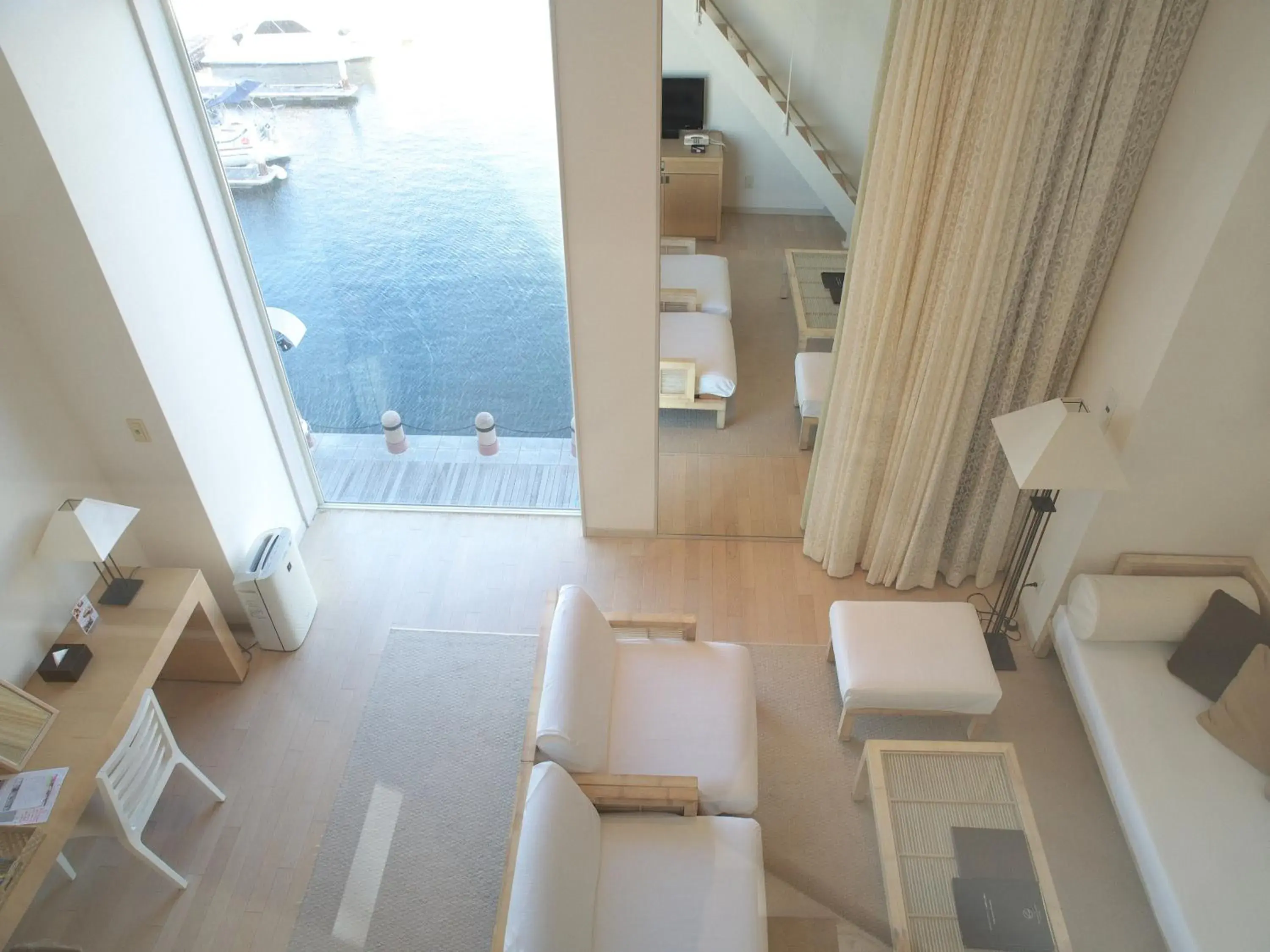 Photo of the whole room, Seating Area in Hotel Marinoa Resort Fukuoka