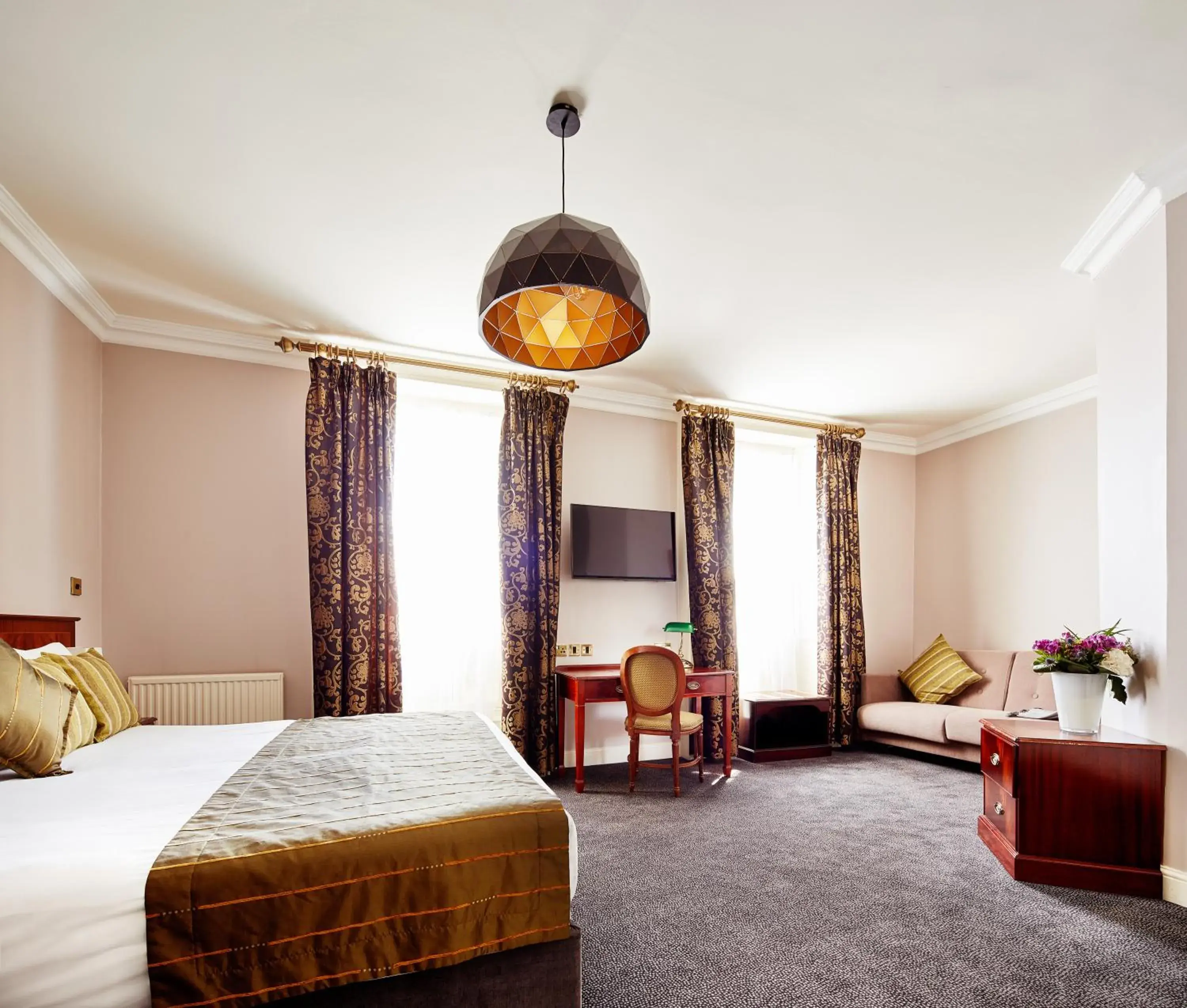 Bedroom in Arlington Hotel O'Connell Bridge