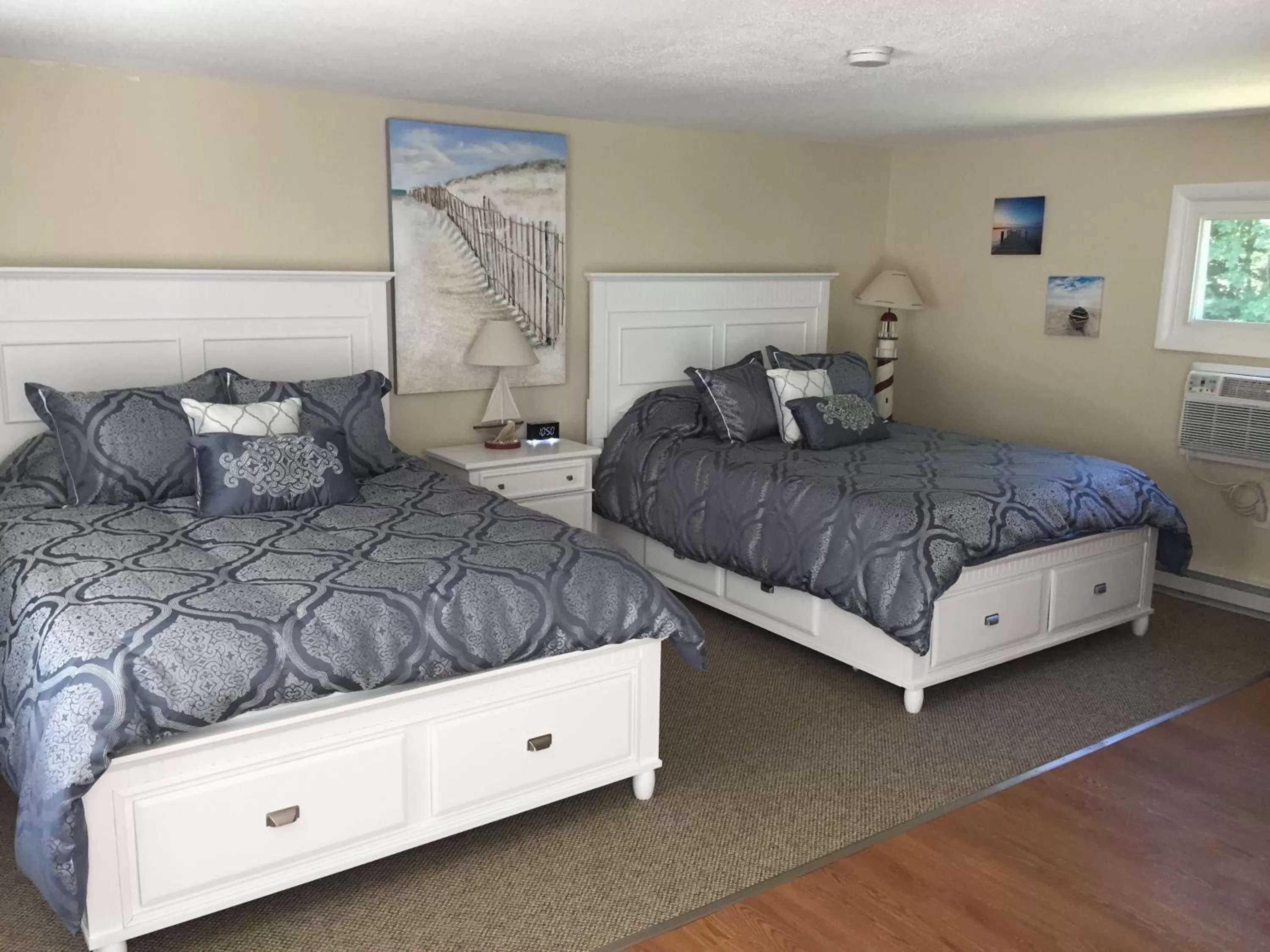 Bed in Shore Road Inn