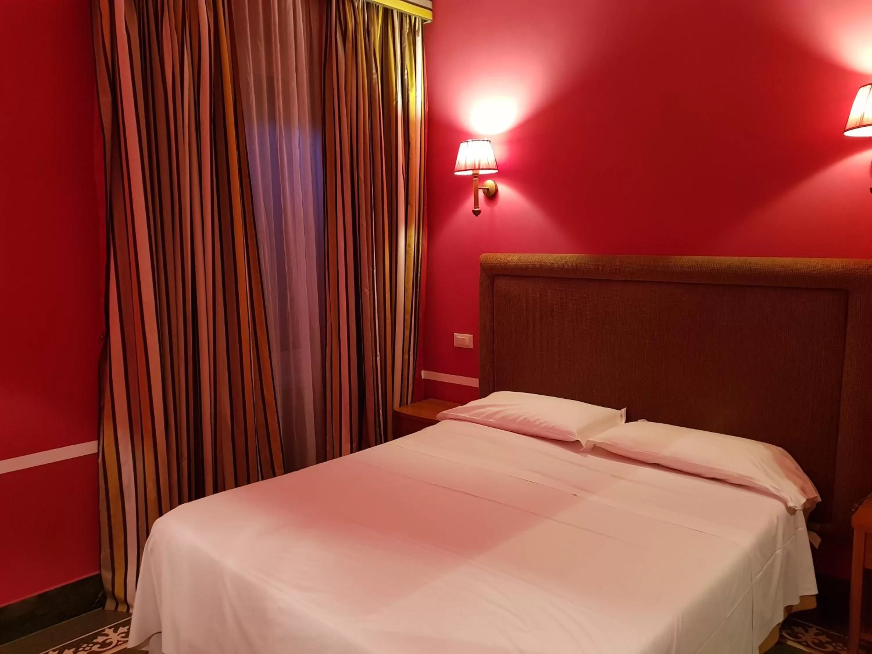 Photo of the whole room, Bed in Hotel Kennedy