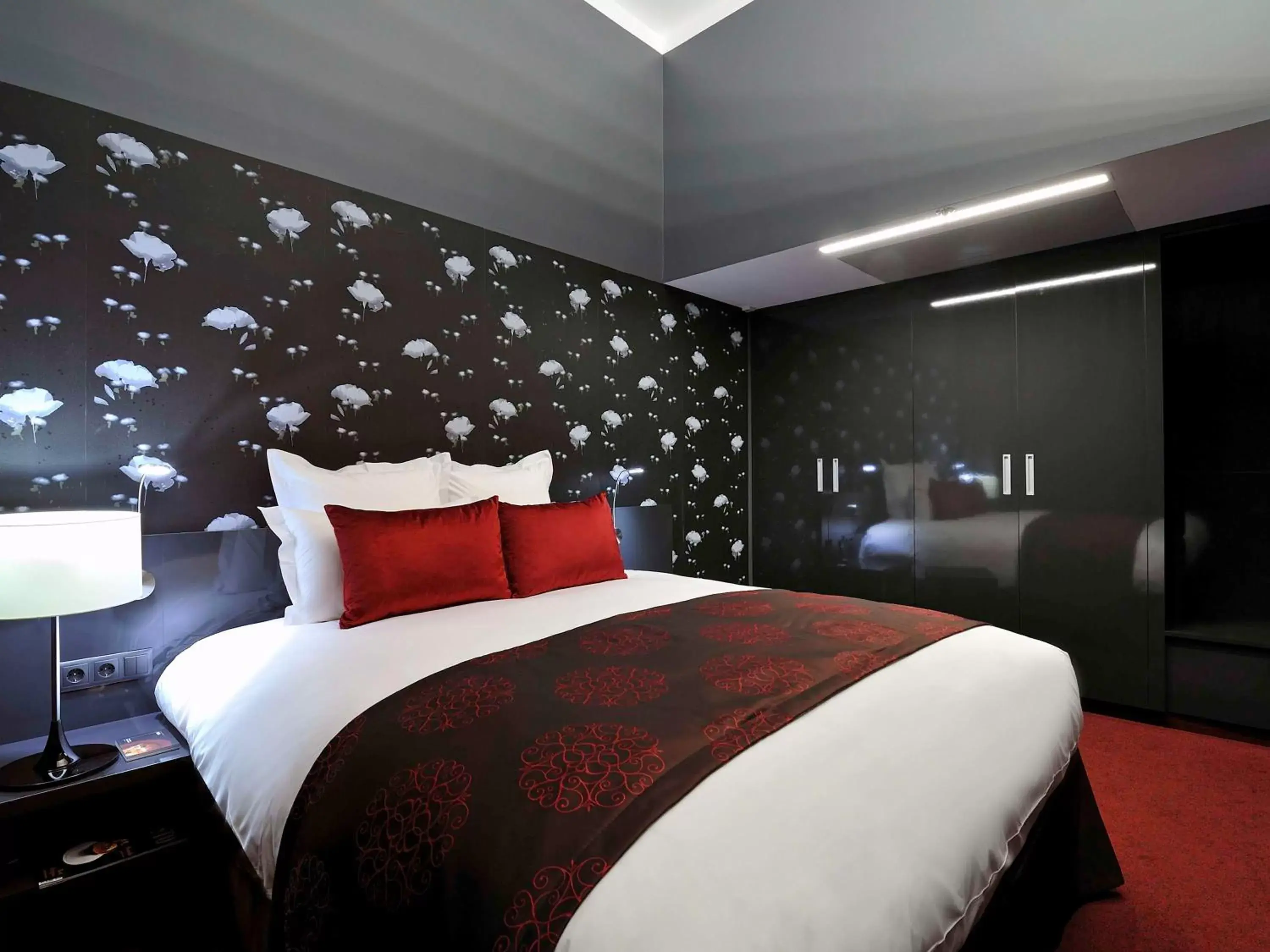 Bedroom, Bed in Hotel Nemzeti Budapest - MGallery