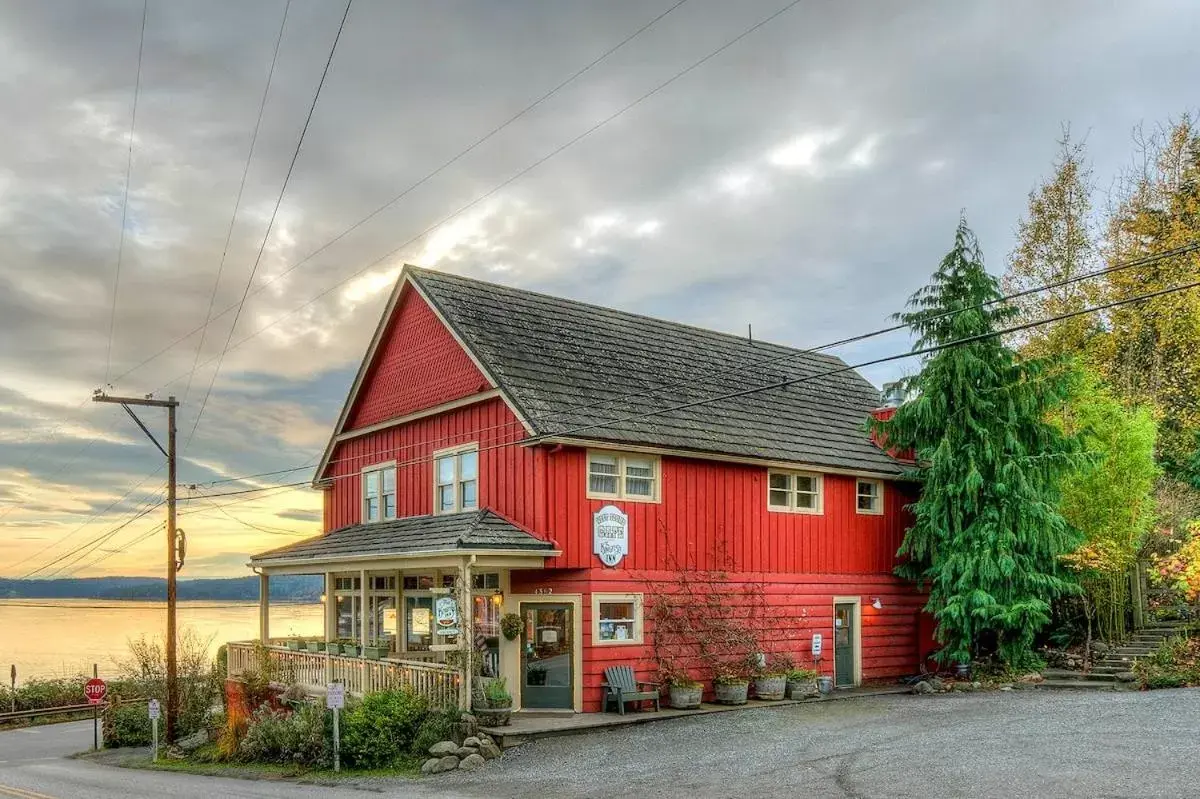 Property Building in Kingfish at West Sound