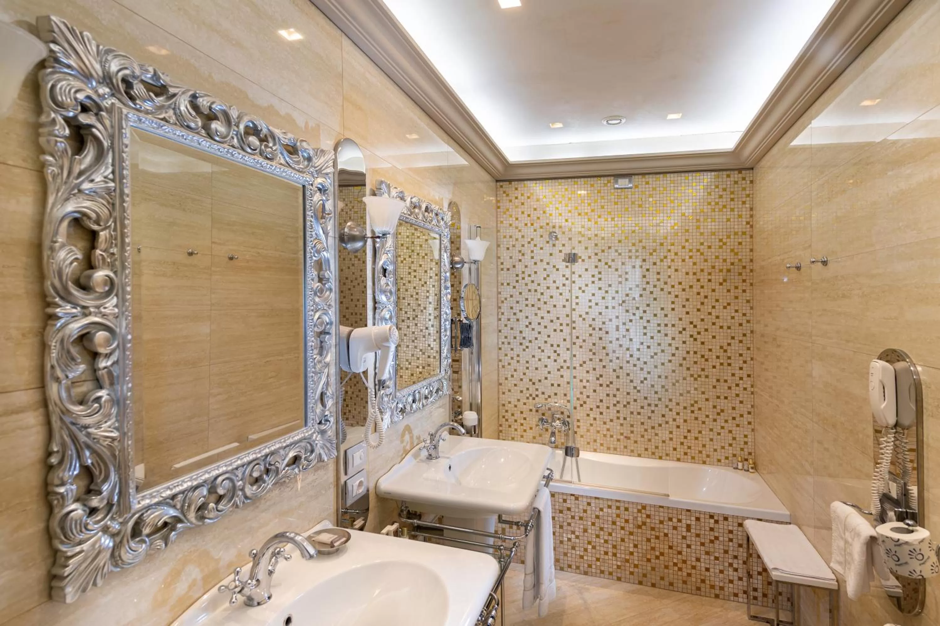 Bathroom in Hotel Palazzetto Madonna