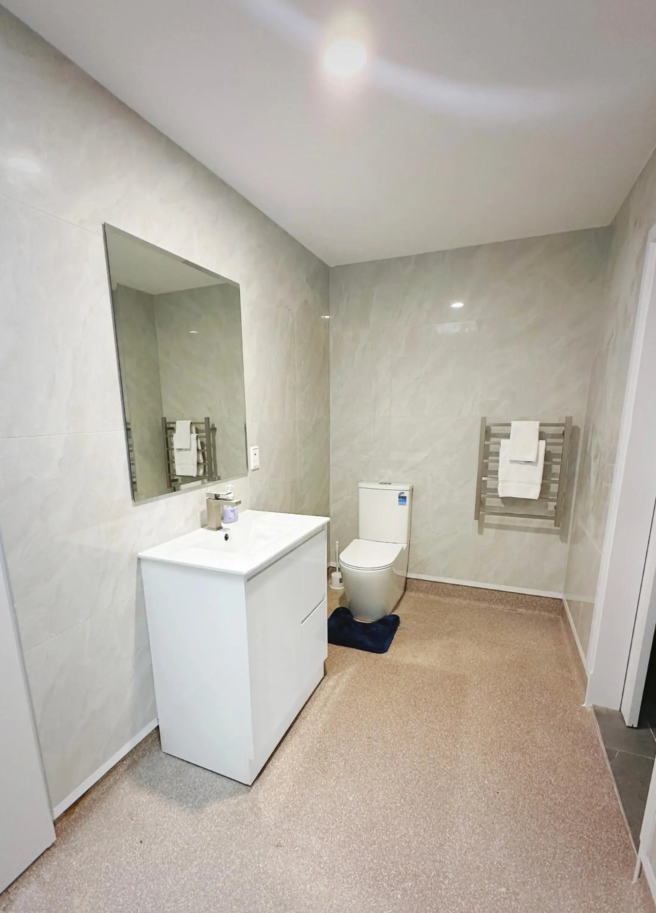 Toilet, Bathroom in Brylin Motel