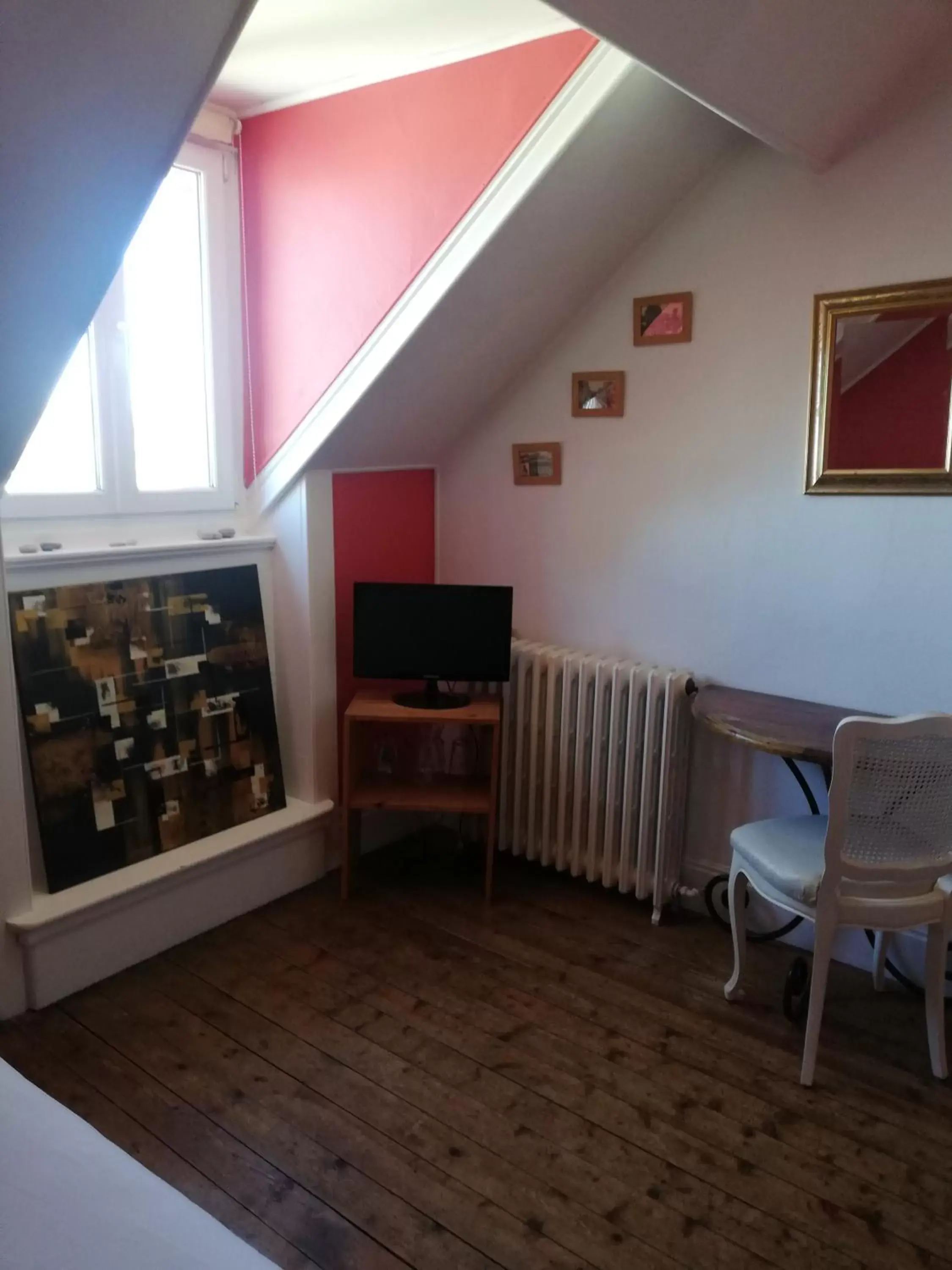 TV and multimedia, Seating Area in La Chambre d'hôte de Chris