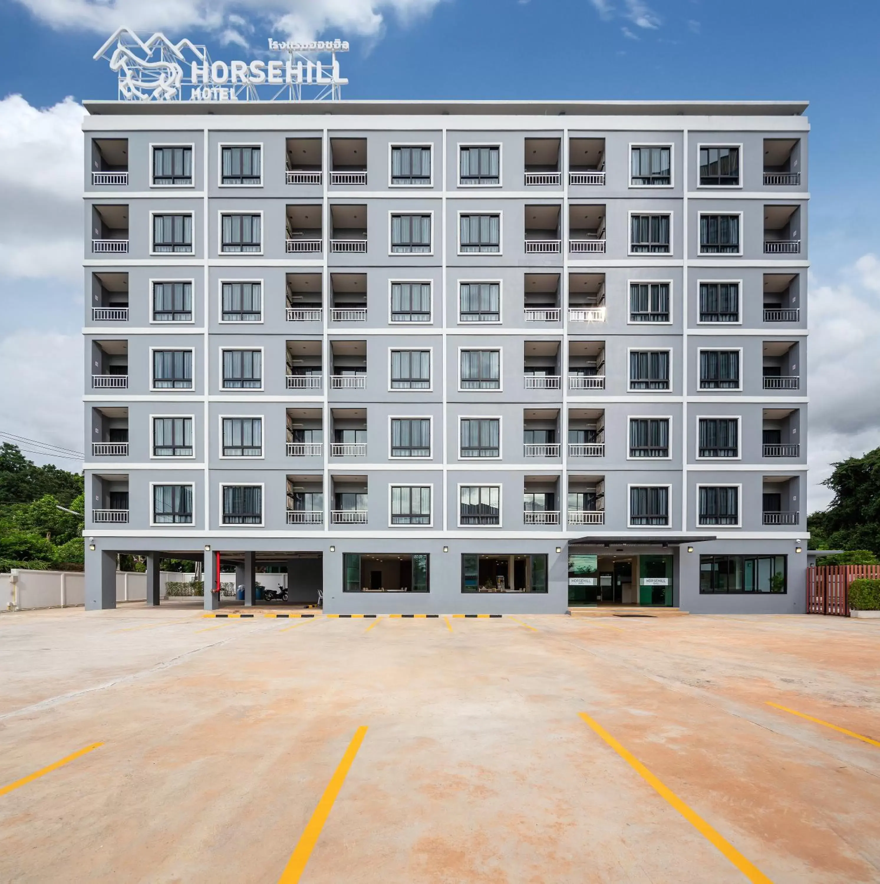 Property building in Horsehill Hotel Sriracha Property building in Horsehill Hotel Sriracha