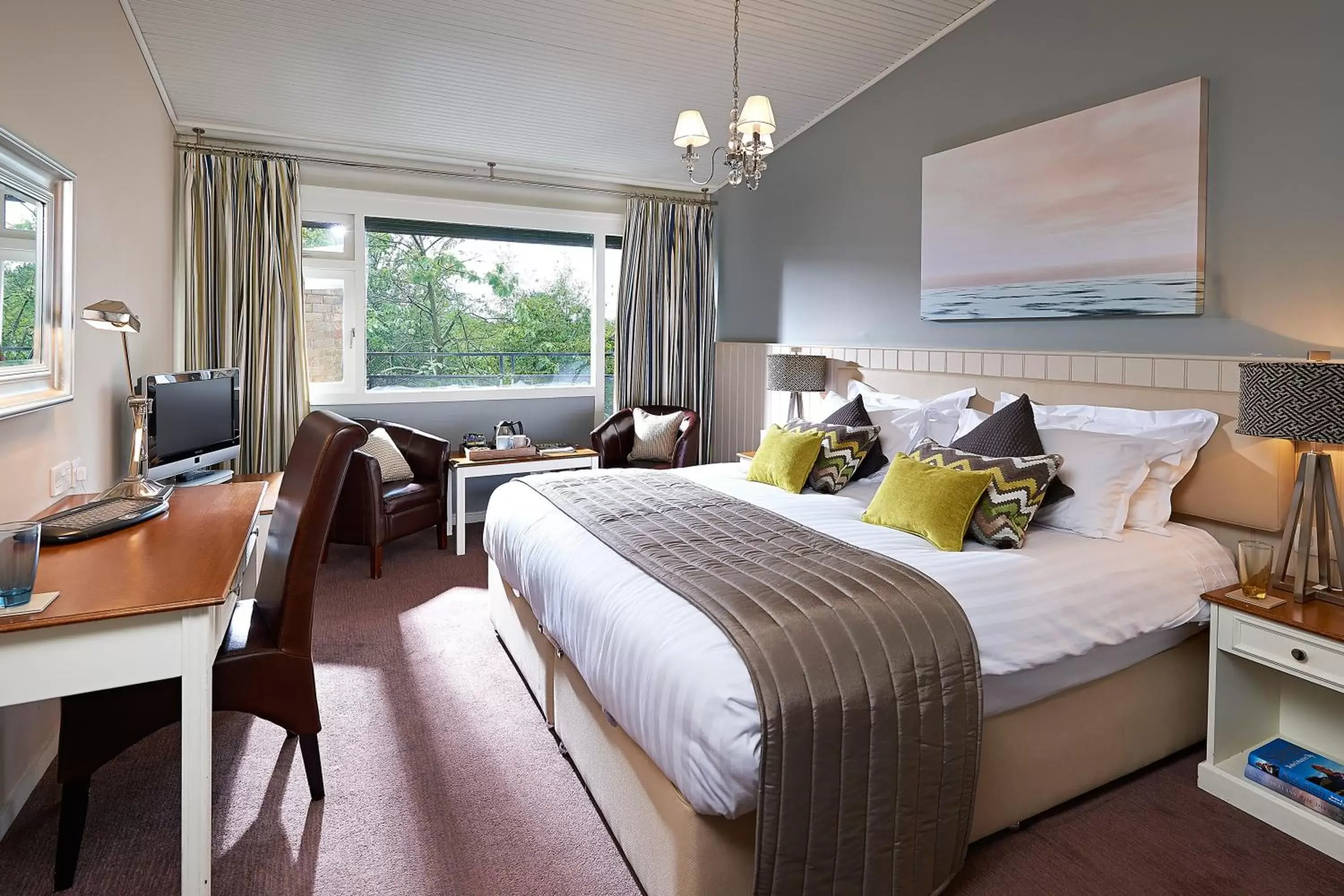 Standard Double or Twin Room in Potters Heron Hotel Standard Double or Twin Room in Potters Heron Hotel