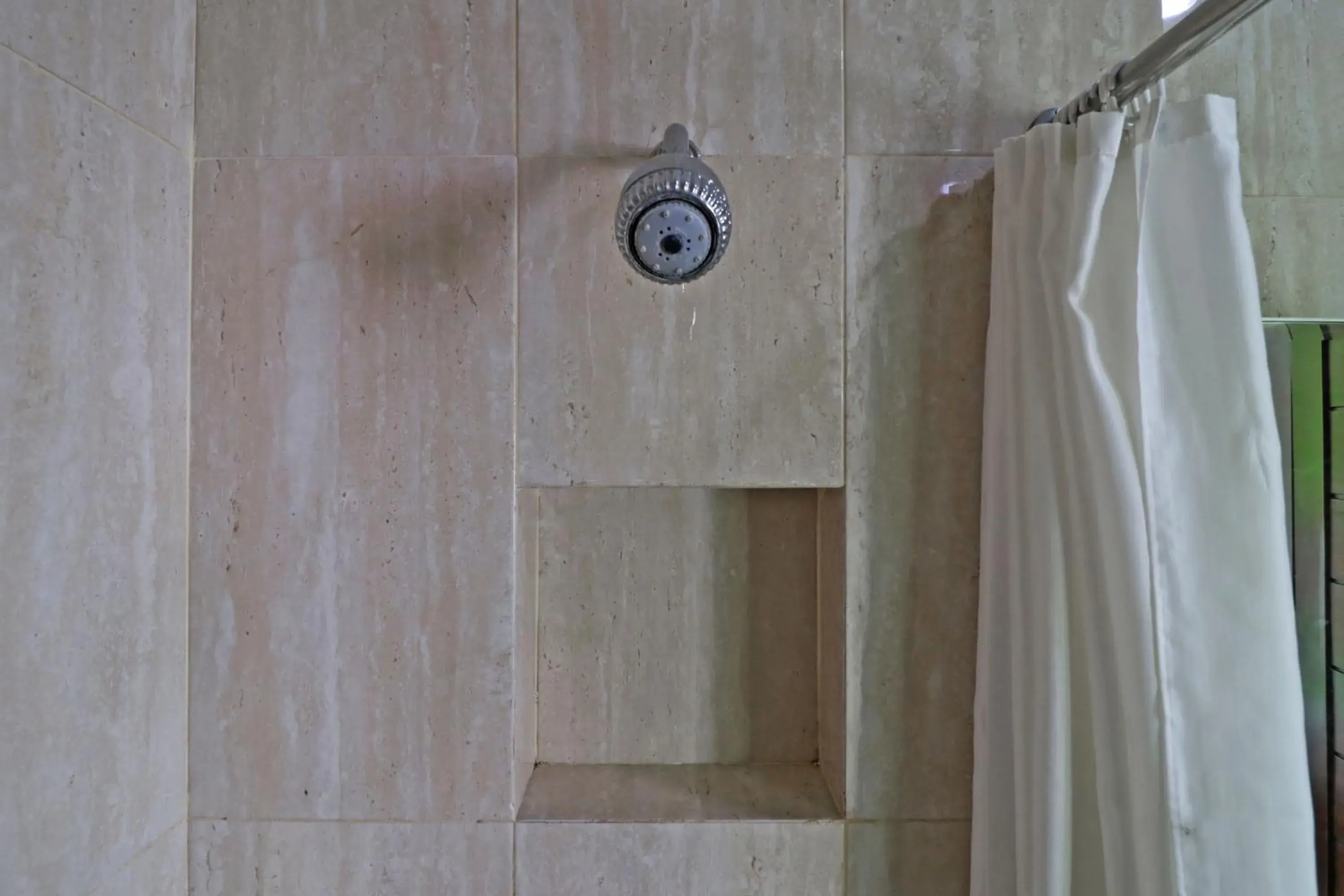 Shower, Bathroom in Hotel Bumi Makmur Indah Lembang