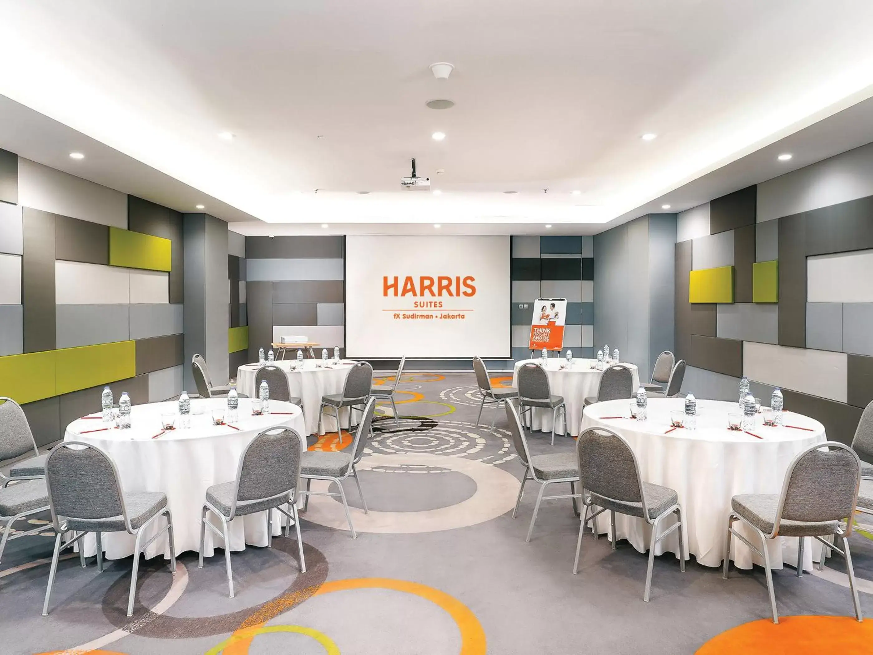 Meeting/conference room, Restaurant/Places to Eat in HARRIS Suites fx Sudirman