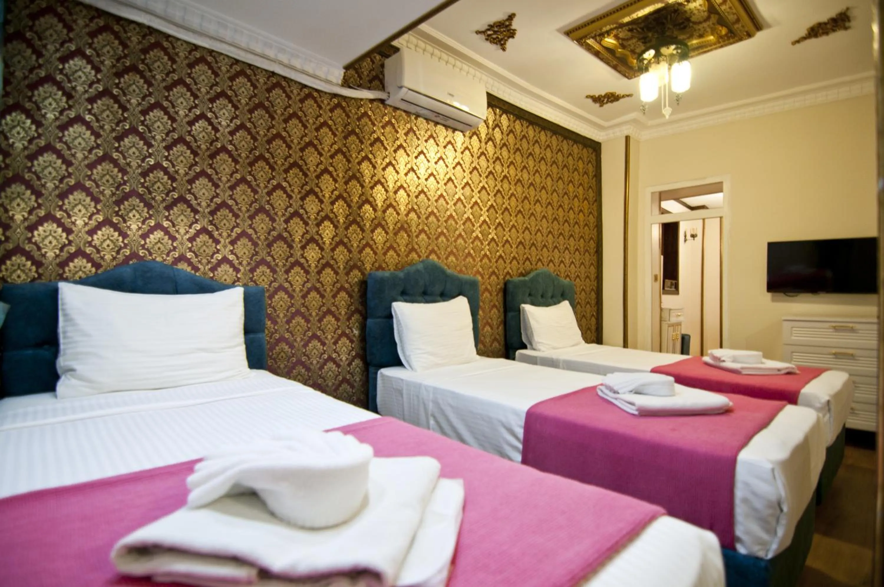 Bed in Paris Garden Hotel Istanbul