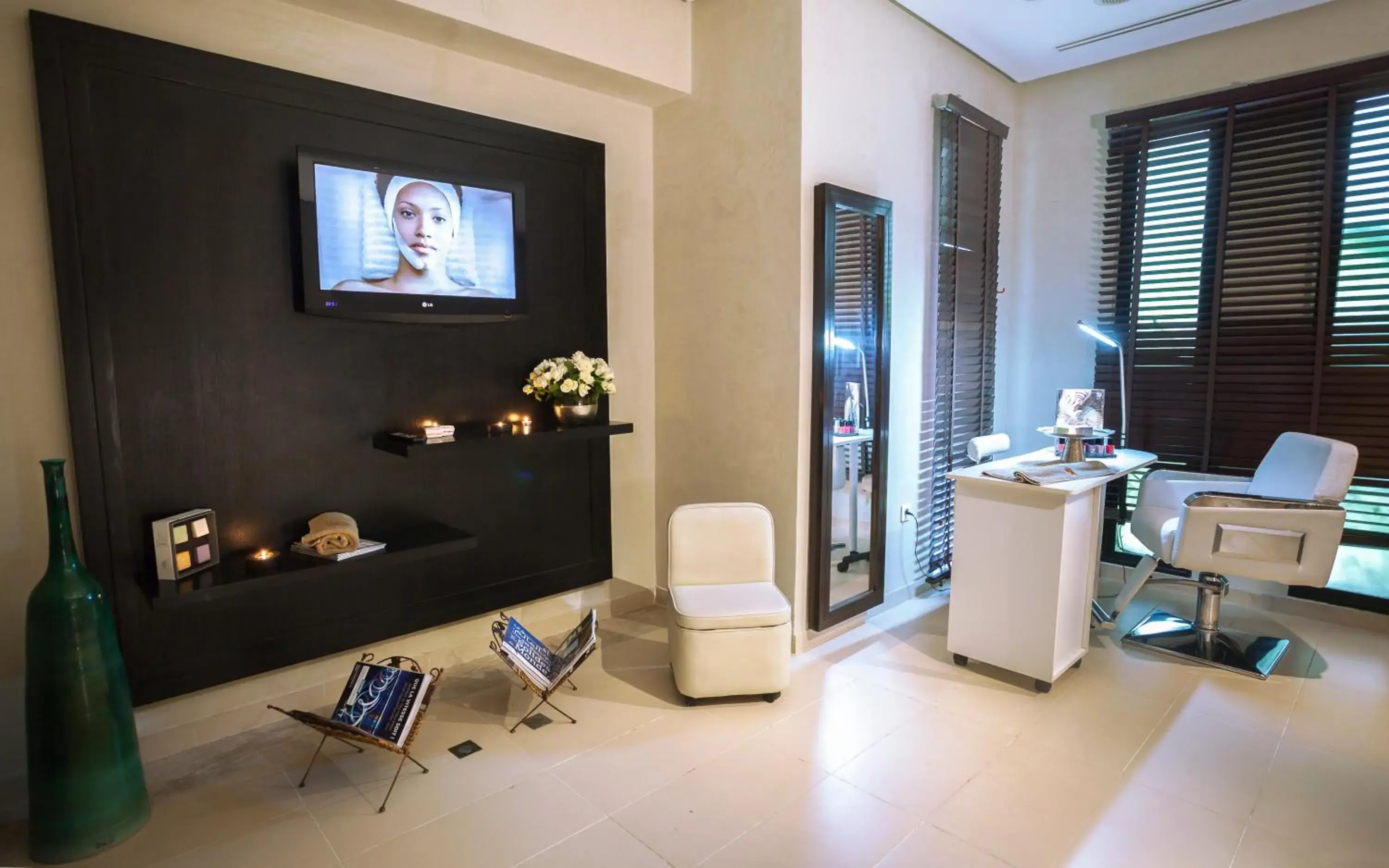 Massage, TV/Entertainment Center in Mövenpick Hotel Gammarth Tunis