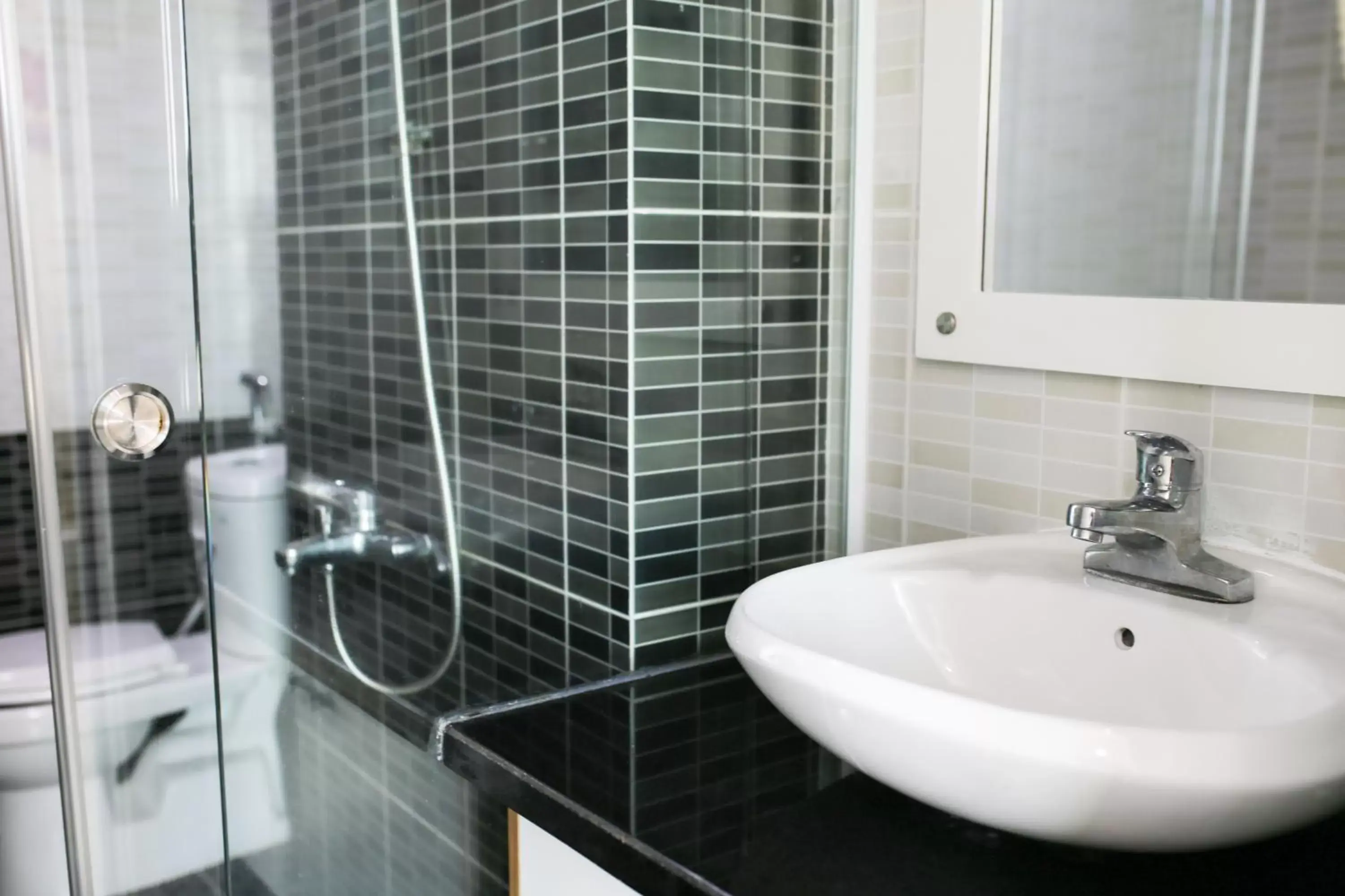 Shower, Bathroom in Gold Ocean Apartment