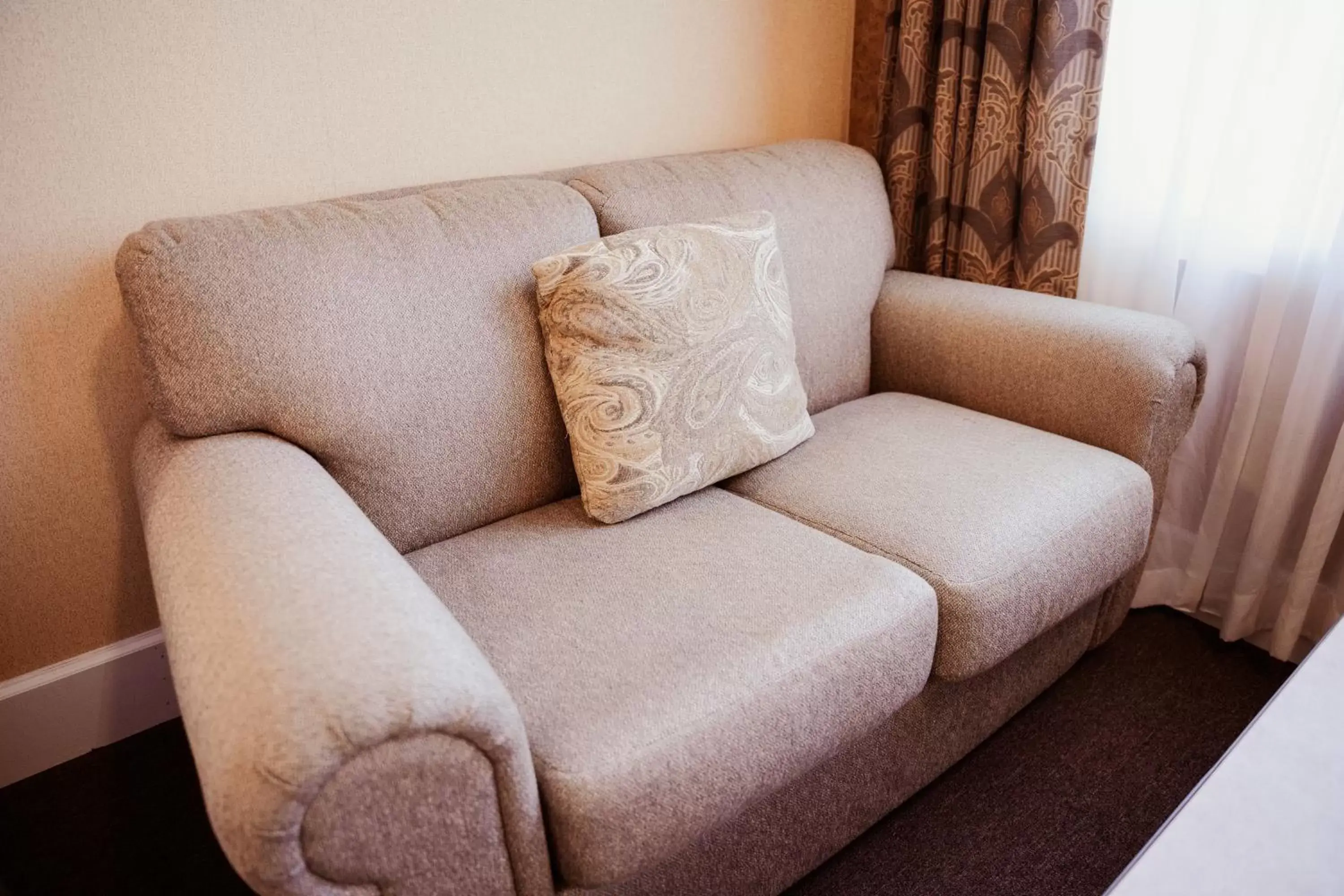 Living room, Seating Area in Phoenix Inn Resort