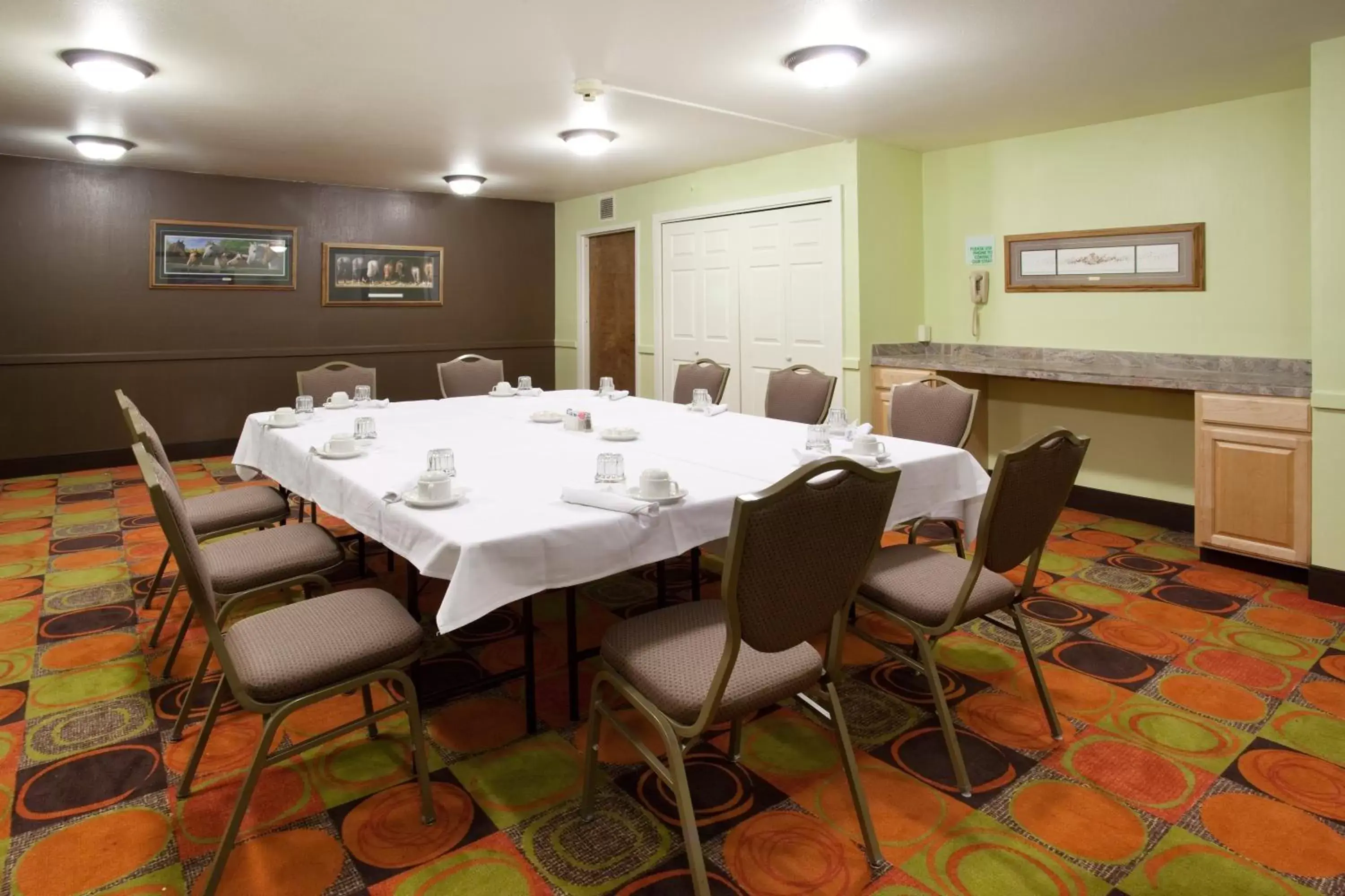 Meeting/conference room in Ramada Plaza by Wyndham Sheridan Hotel & Convention Center