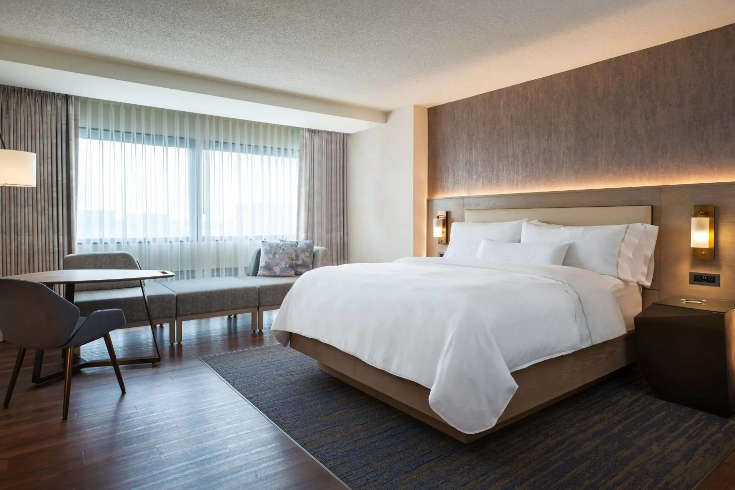 Photo of the whole room, Bed in The Westin O'Hare