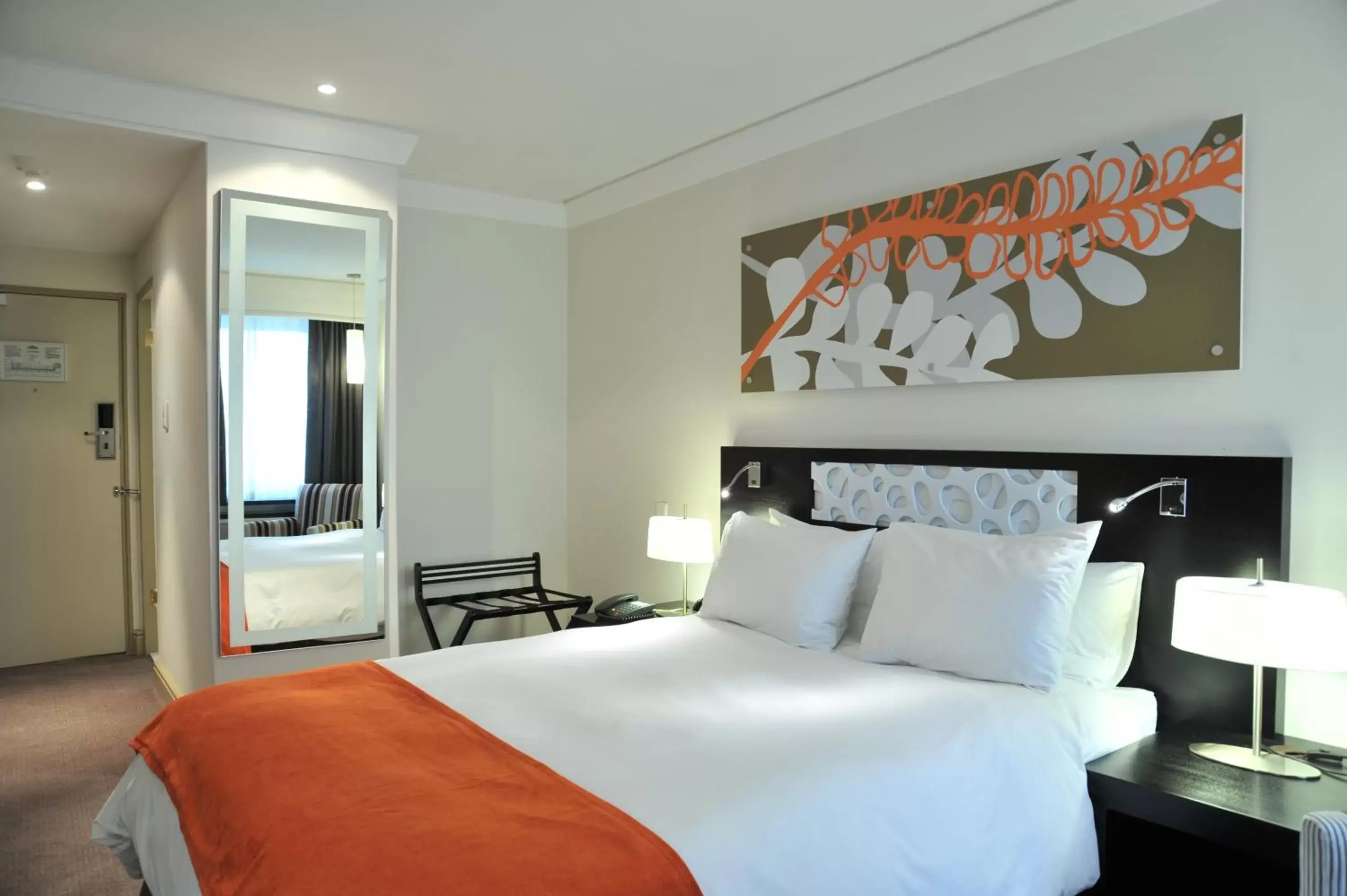 Bed in ONOMO Hotel Cape Town – Inn On The Square