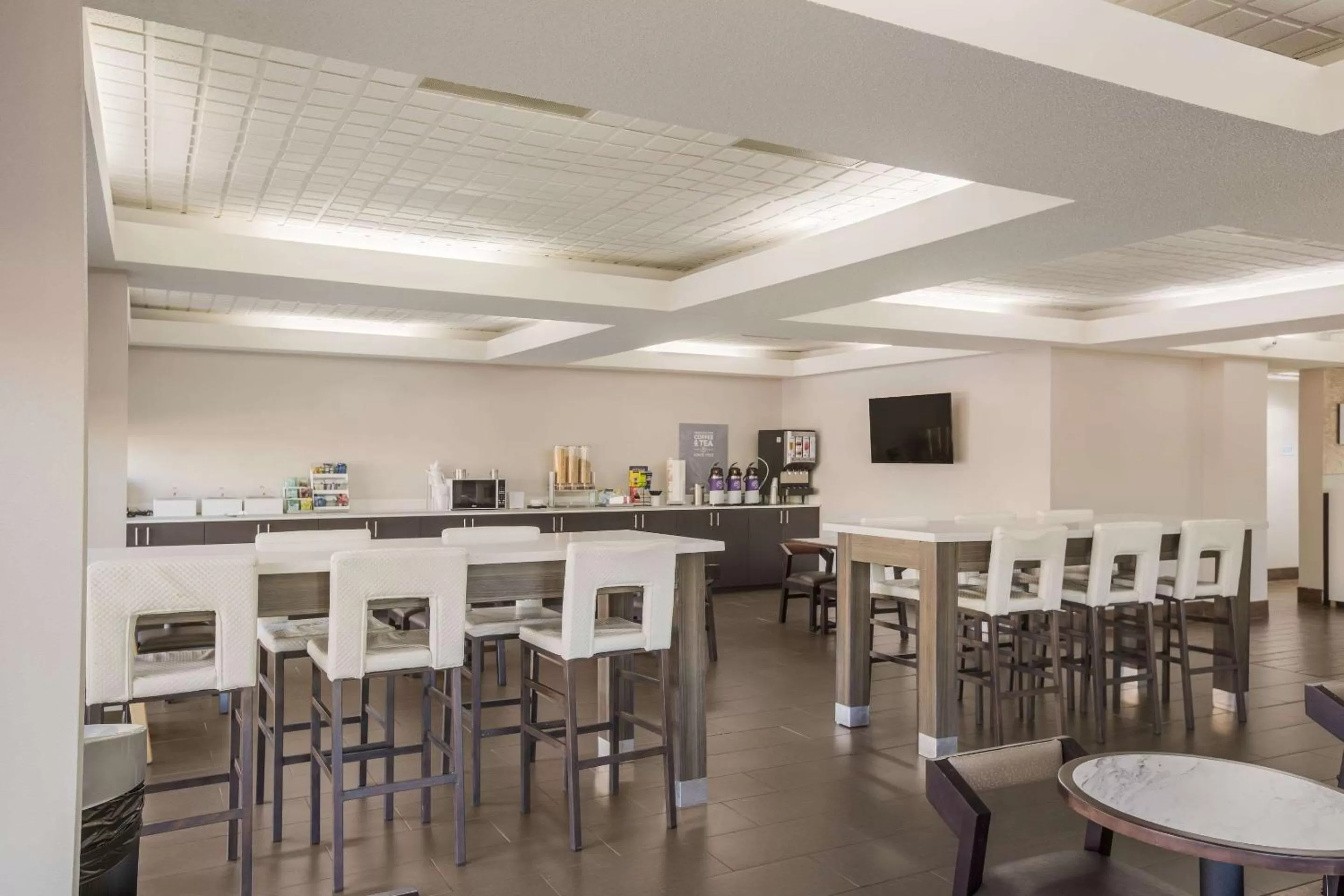 Restaurant/places to eat in Clarion Pointe Forsyth I-75