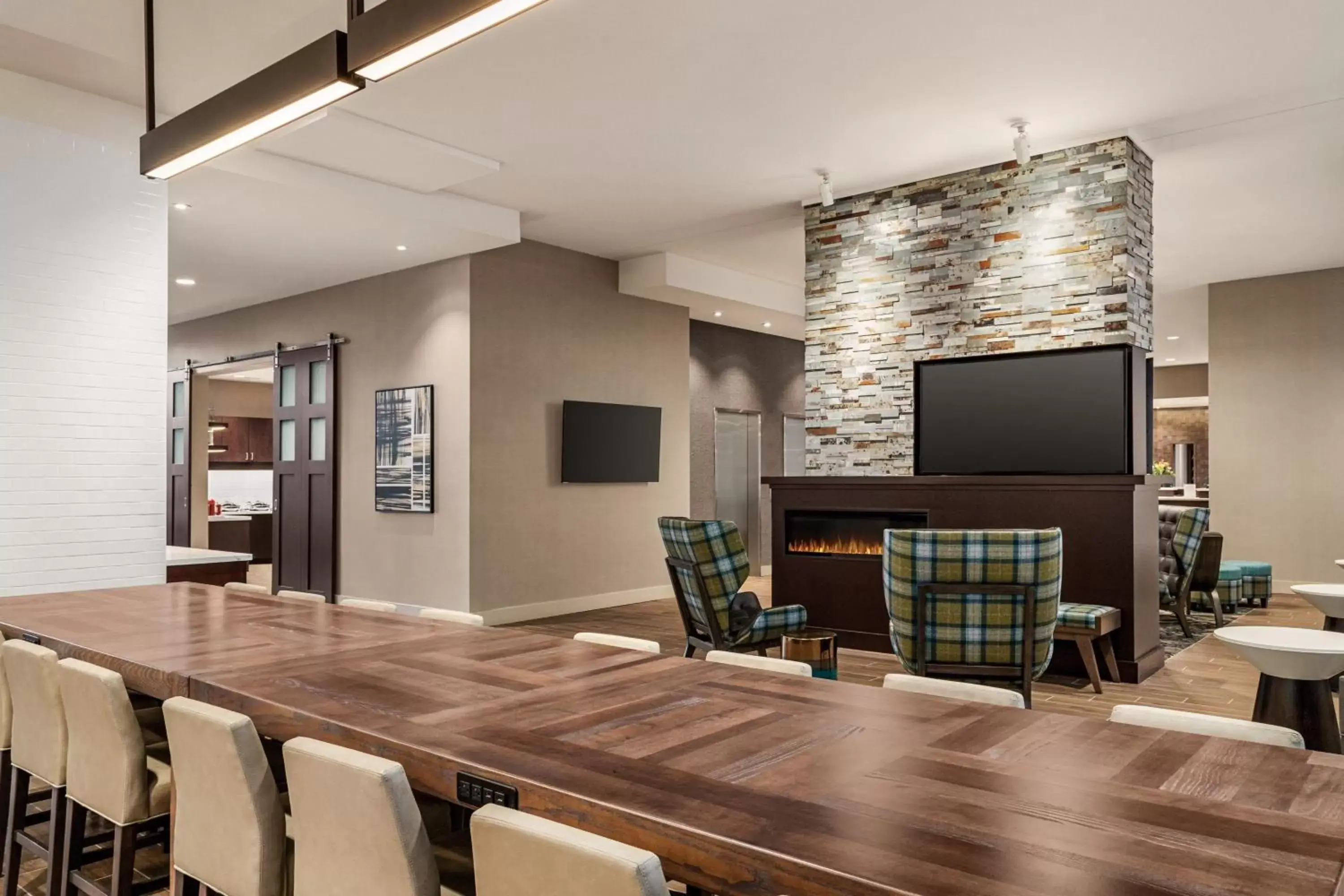 Lobby or reception, Lounge/Bar in Residence Inn by Marriott New York JFK Airport