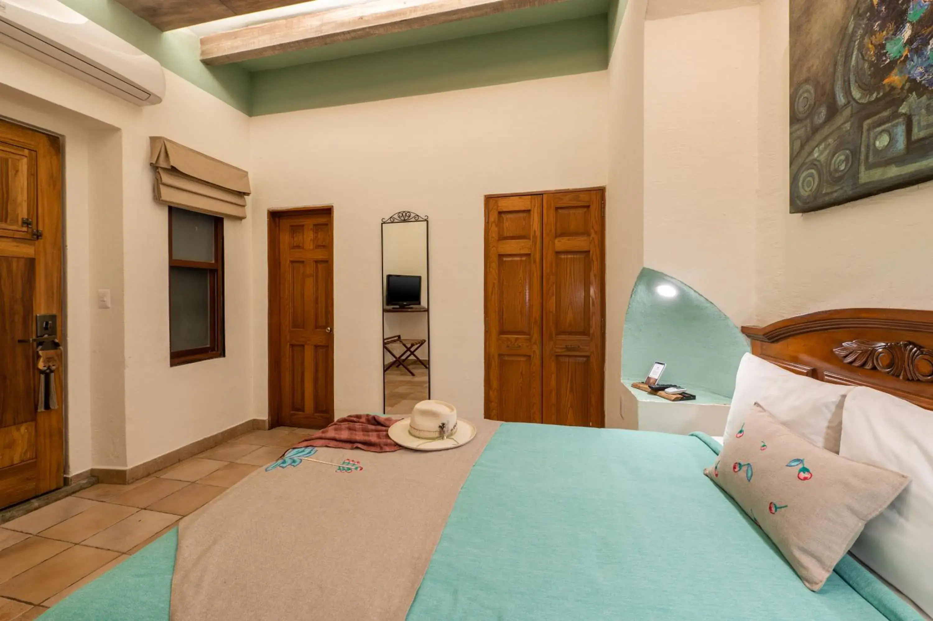 Photo of the whole room, Bed in Casa De Sierra Azul