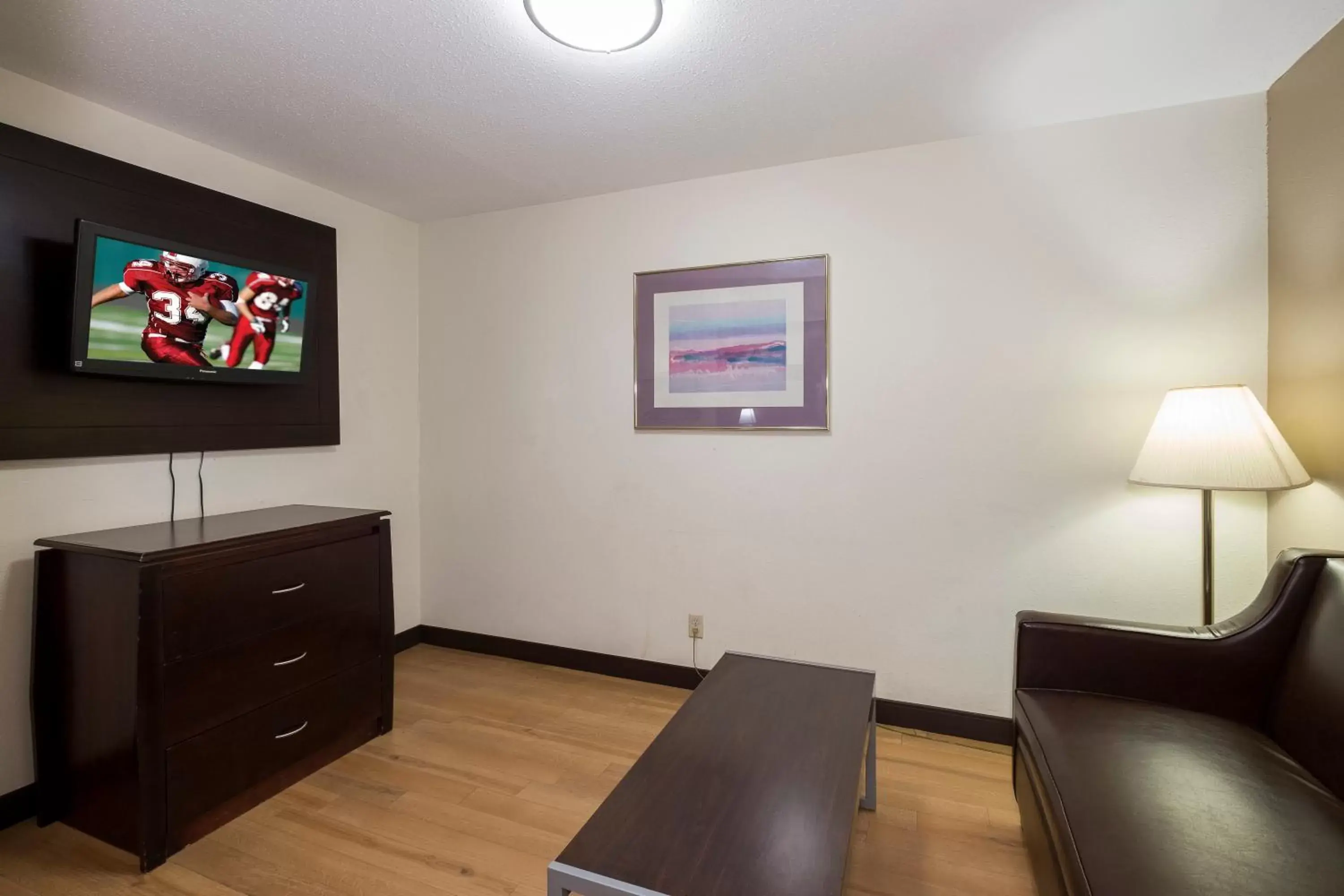 Suite King with Kitchen Non-Smoking in Red Roof Inn Morgan City Suite King with Kitchen Non-Smoking in Red Roof Inn Morgan City