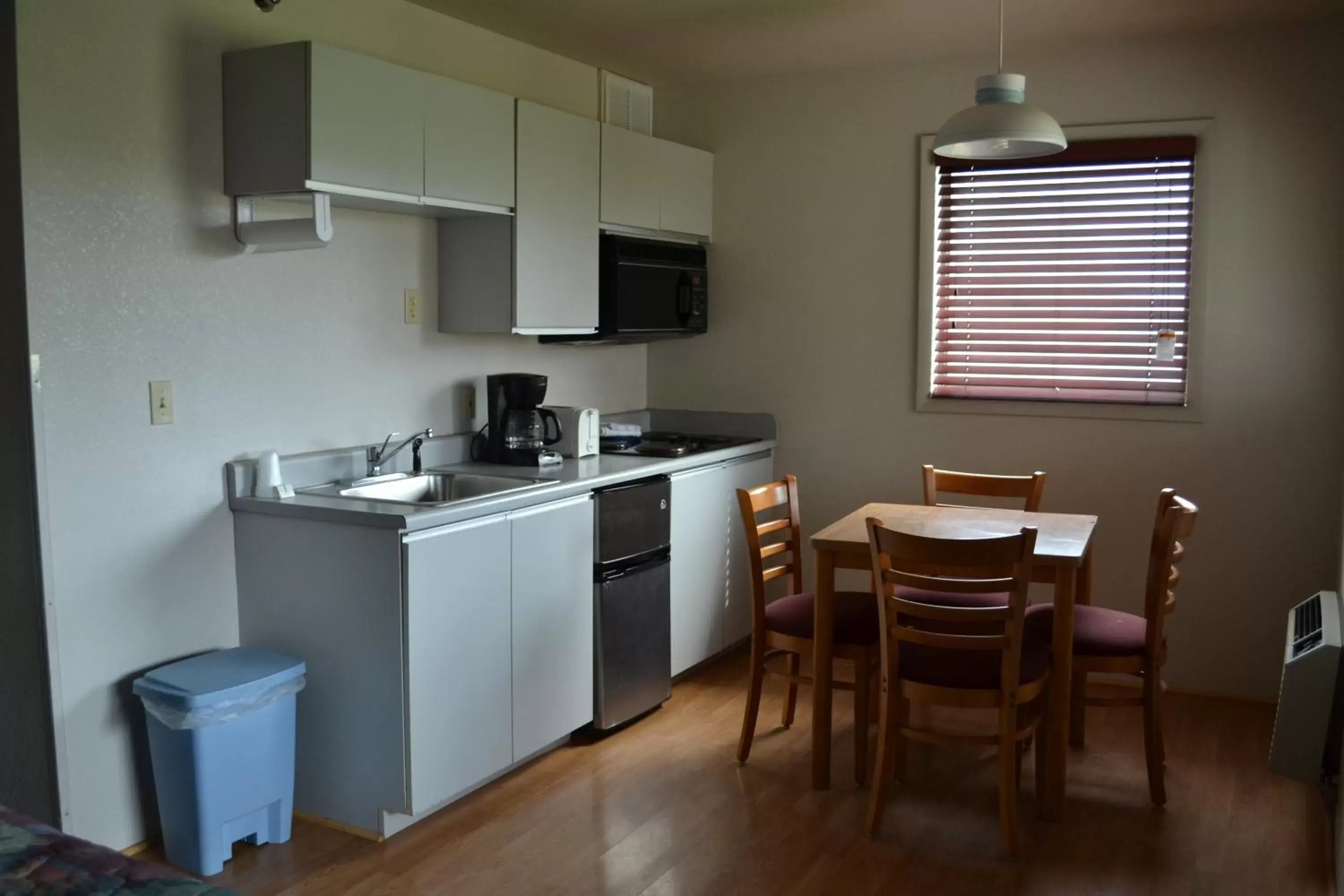 Day, Kitchen/Kitchenette in Absaroka Lodge