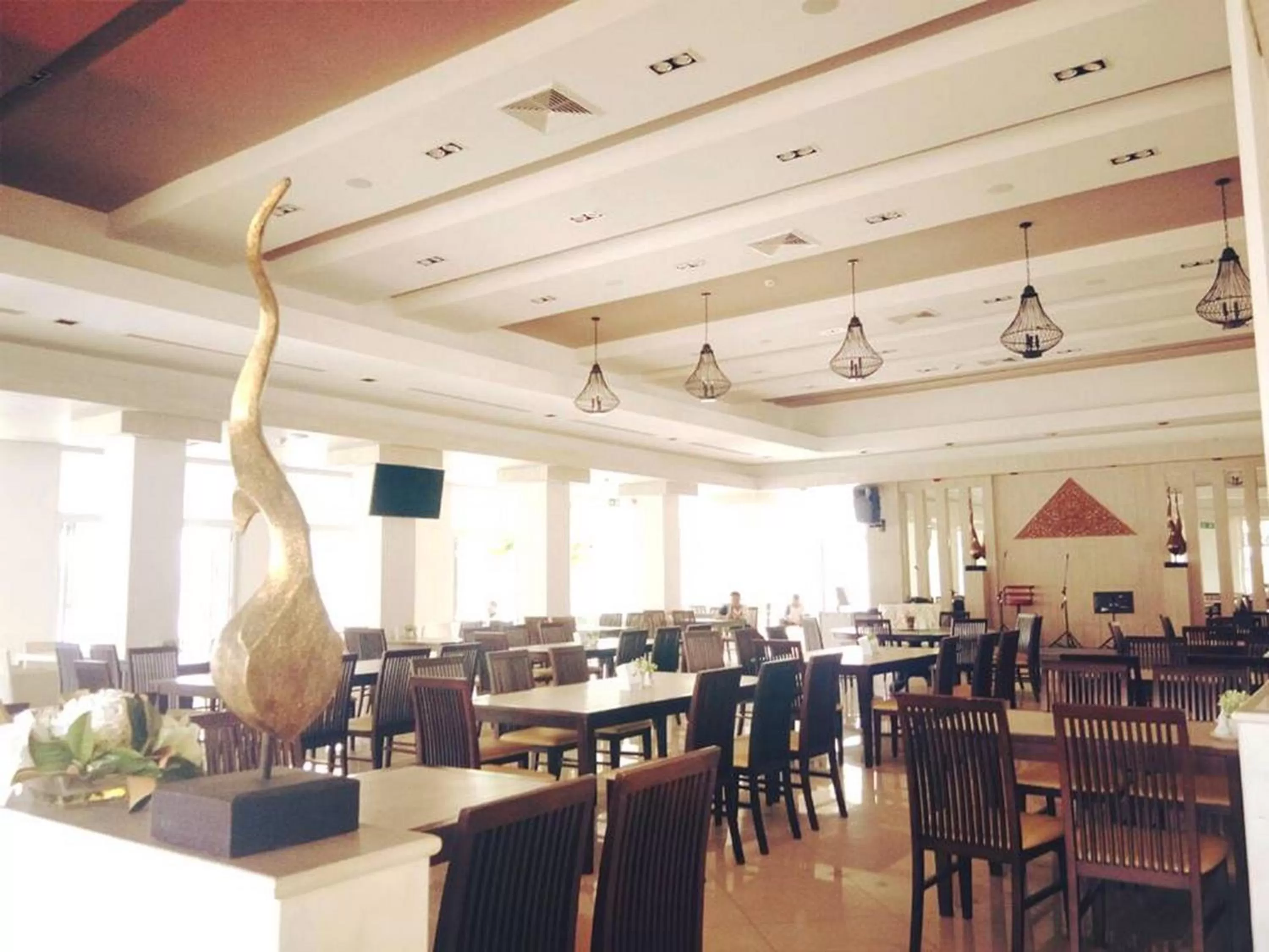 Restaurant/places to eat in Green Lake Resort - SHA Extra Plus Certified